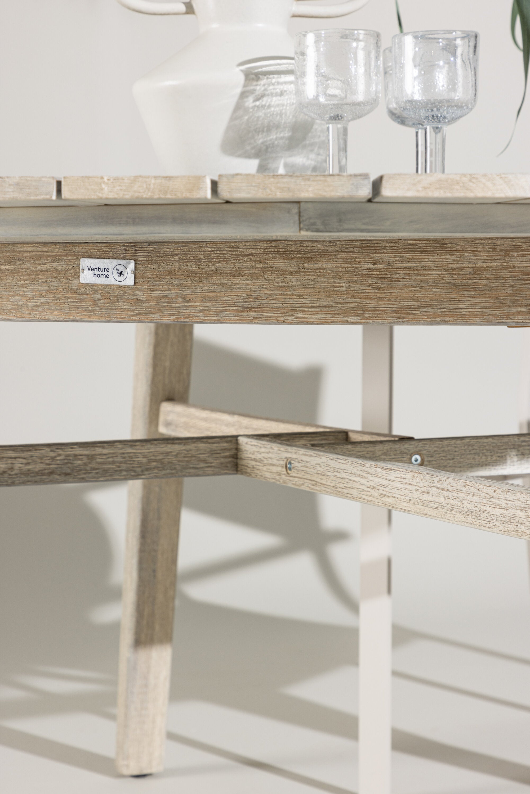 Rives Round Esstisch in Tünche präsentiert im Onlineshop von KAQTU Design AG. Gartentisch ist von Venture Home