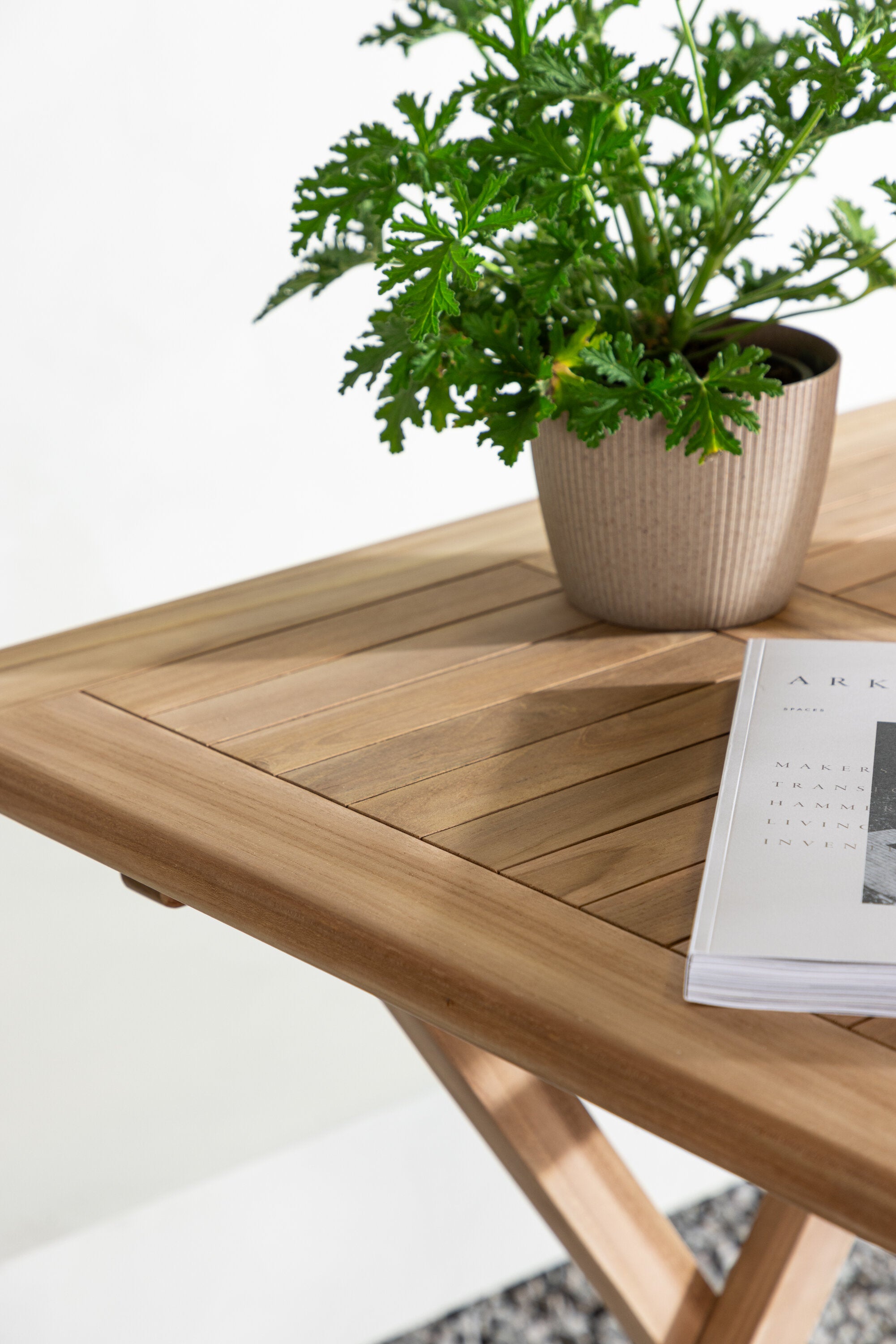Kenya Café Esstisch in Natur präsentiert im Onlineshop von KAQTU Design AG. Beistelltisch Outdoor ist von Venture Home