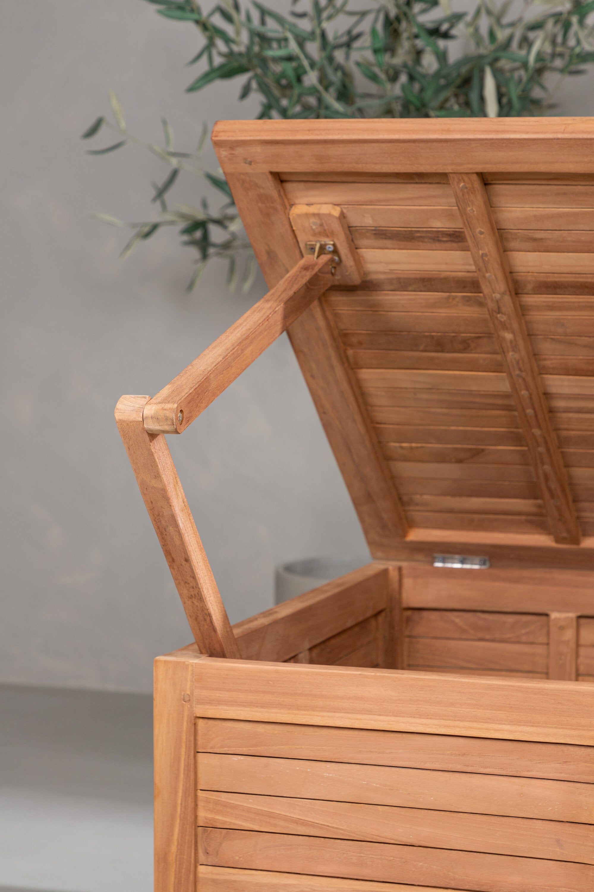 Trento Kissenbox in Natur präsentiert im Onlineshop von KAQTU Design AG. Outdoor Zubehör ist von Venture Home