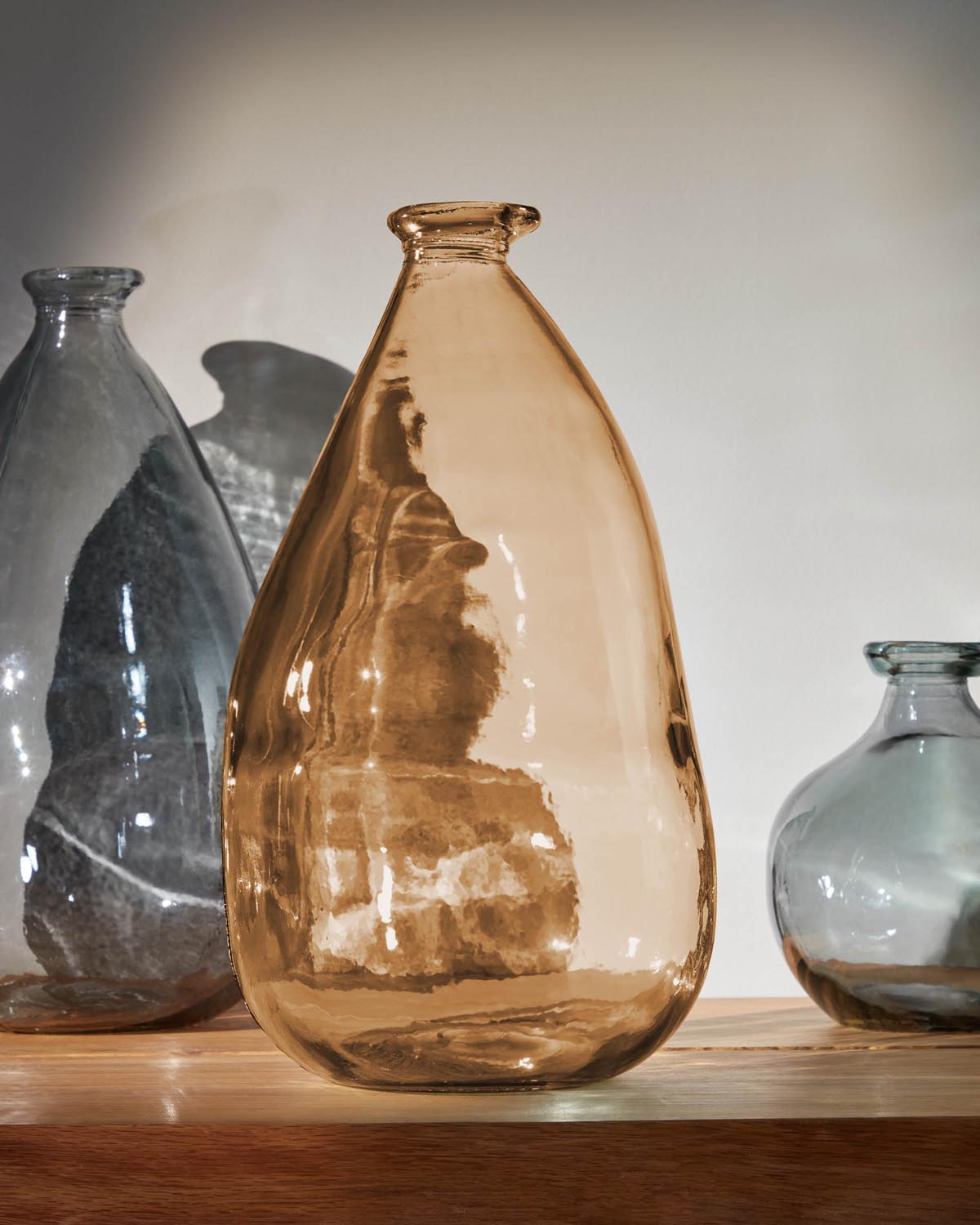 Brenna Vase aus braunem Glas 100% recycelt 36 cm in Braun, Klar präsentiert im Onlineshop von KAQTU Design AG. Vase ist von Kave Home