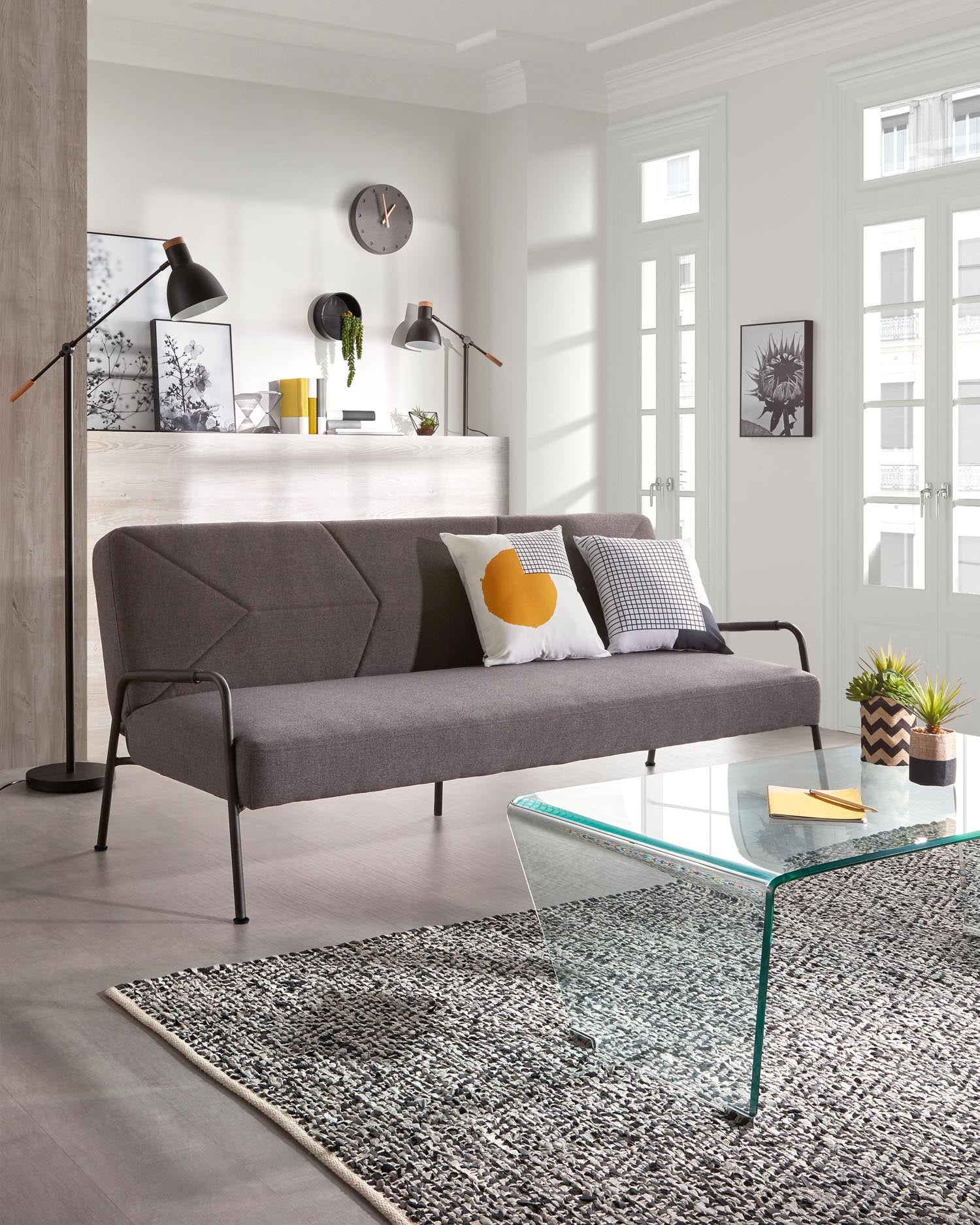 Moderne schwarze Tischlampe von Kave Home, ideal für stilvolle Beleuchtung und ein elegantes Ambiente in jedem Raum.
