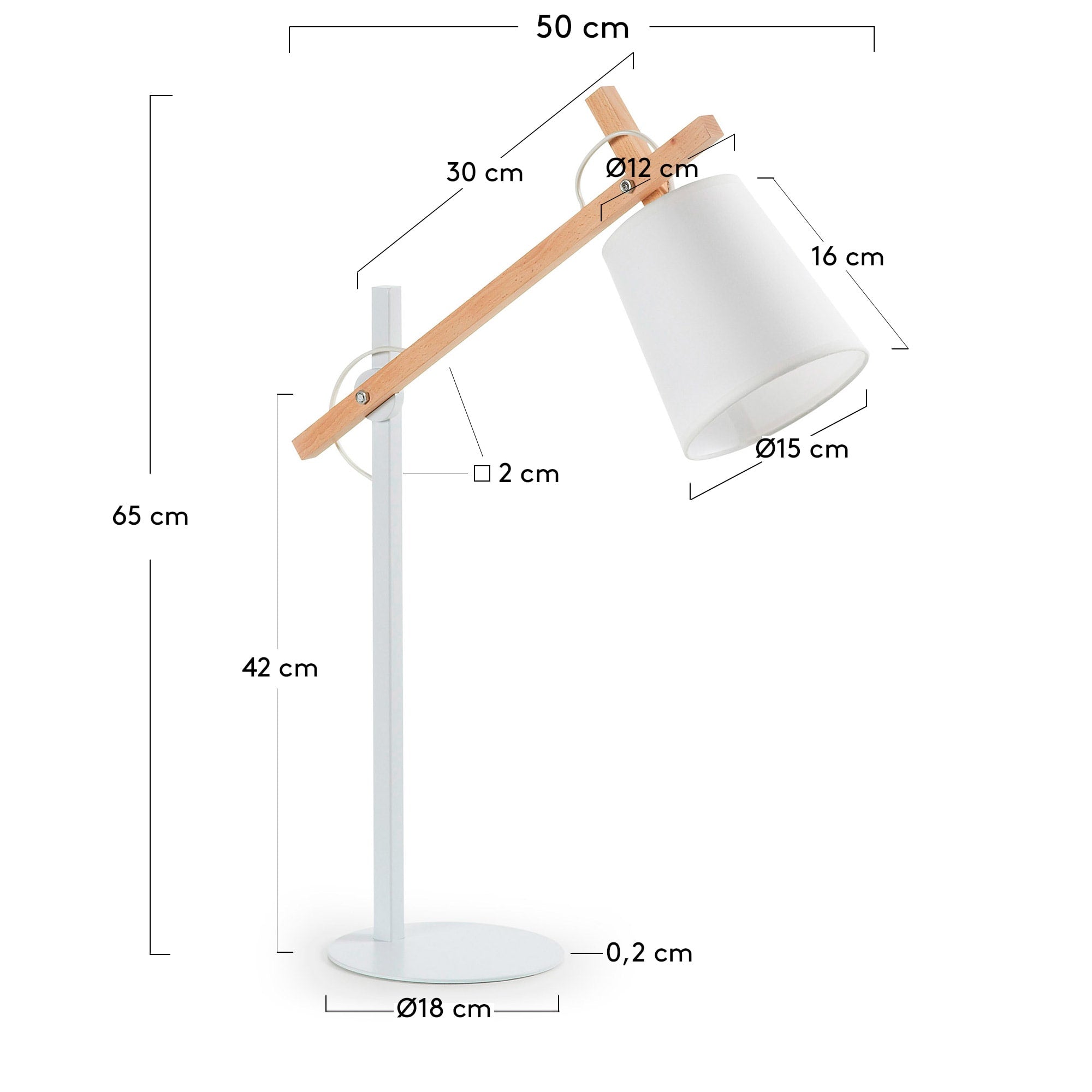 Die Kosta Tischlampe von Kave Home kombiniert modernes Design mit warmem Licht und schafft eine gemütliche und elegante Umgebung.