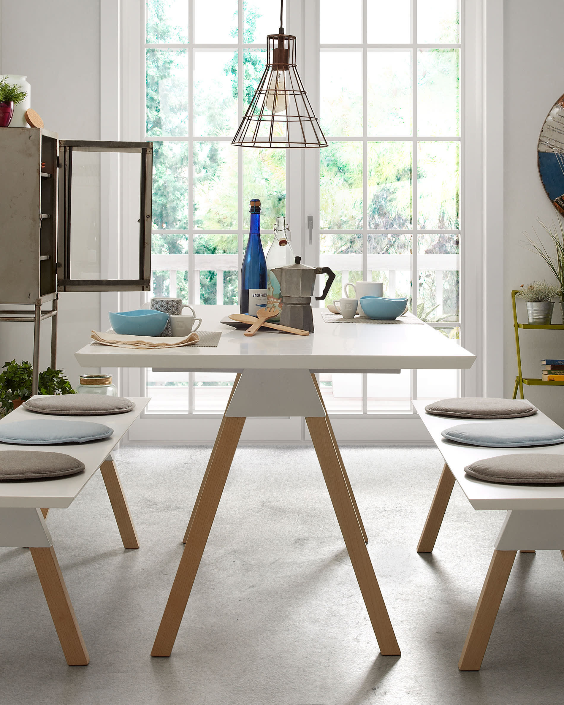 Zartes hellblaues Silke Kissen von Kave Home. Stilvoll, komfortabel und langlebig – ideal für jeden Raum und harmonische Wohnakzente.