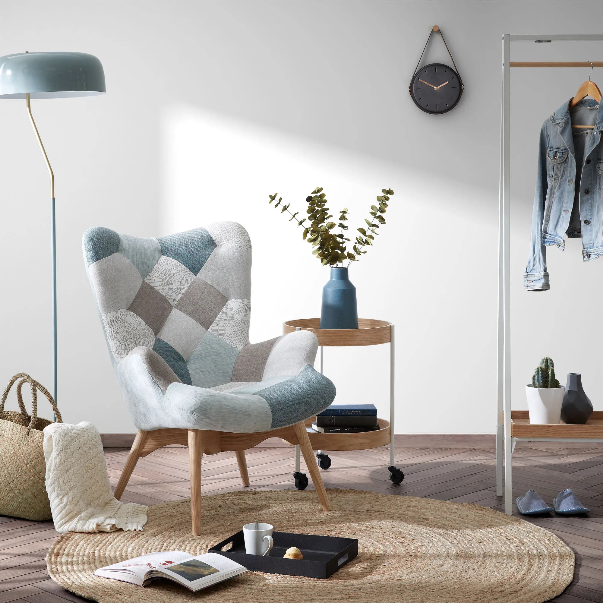 Runder Teppich aus 100% Jute, Ø 100 cm, von Kave Home. Natürlich, stilvoll und ideal für jeden Wohnraum.