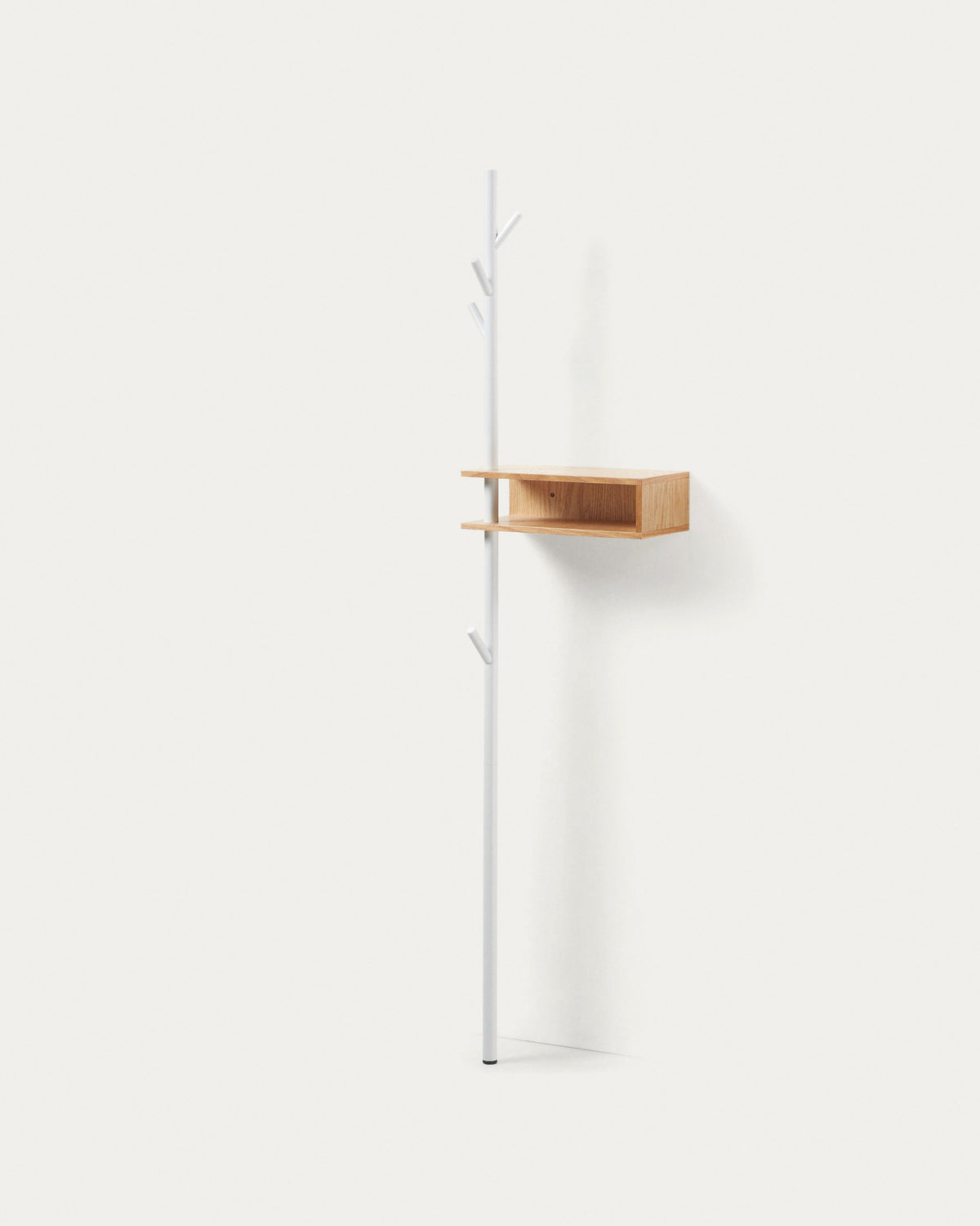 Benny Garderobe, 175 cm in Weiss, Braun präsentiert im Onlineshop von KAQTU Design AG. Garderobe ist von Kave Home