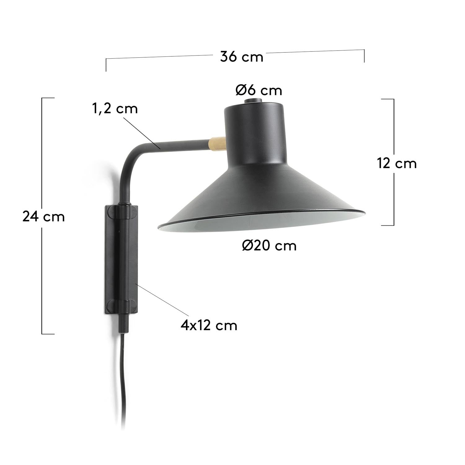 Elegante Aria Wandleuchte in Schwarz von Kave Home: Hochwertige Materialien, vielseitige Beleuchtung und stilvolle Akzente für Ihr Zuhause.