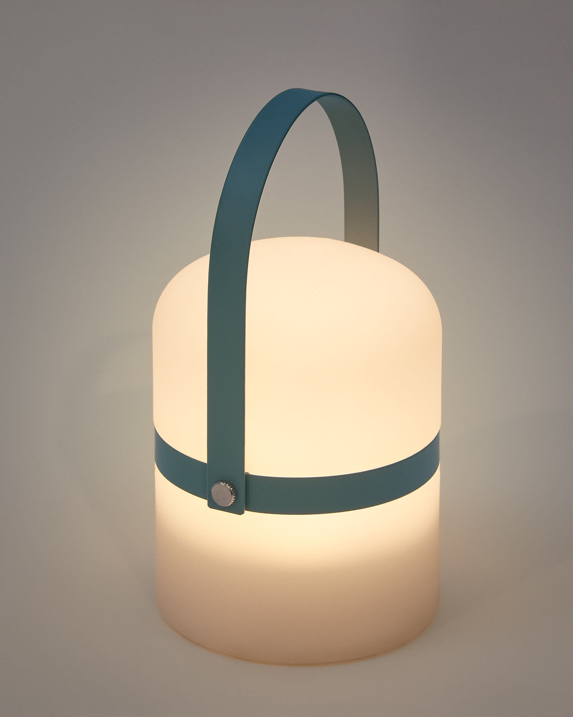 Elegante Mini-LED-Tischlampe aus widerstandsfähigem blauem Polyethylen. Ideal für flexible Beleuchtung und modernes Ambiente in jedem Raum.