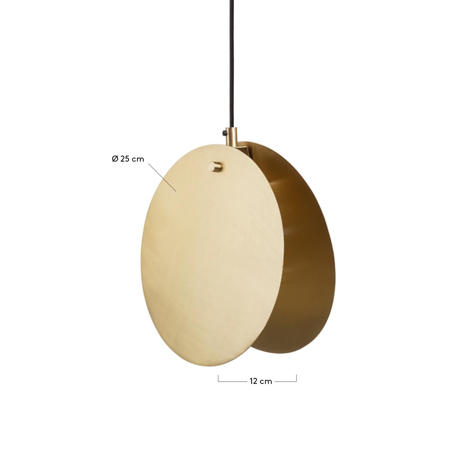 Monica Hängelampe von Kave Home: Elegante Pendelleuchte aus robustem Stahl mit edler Messingoberfläche für stilvolle Akzente in jedem Raum.