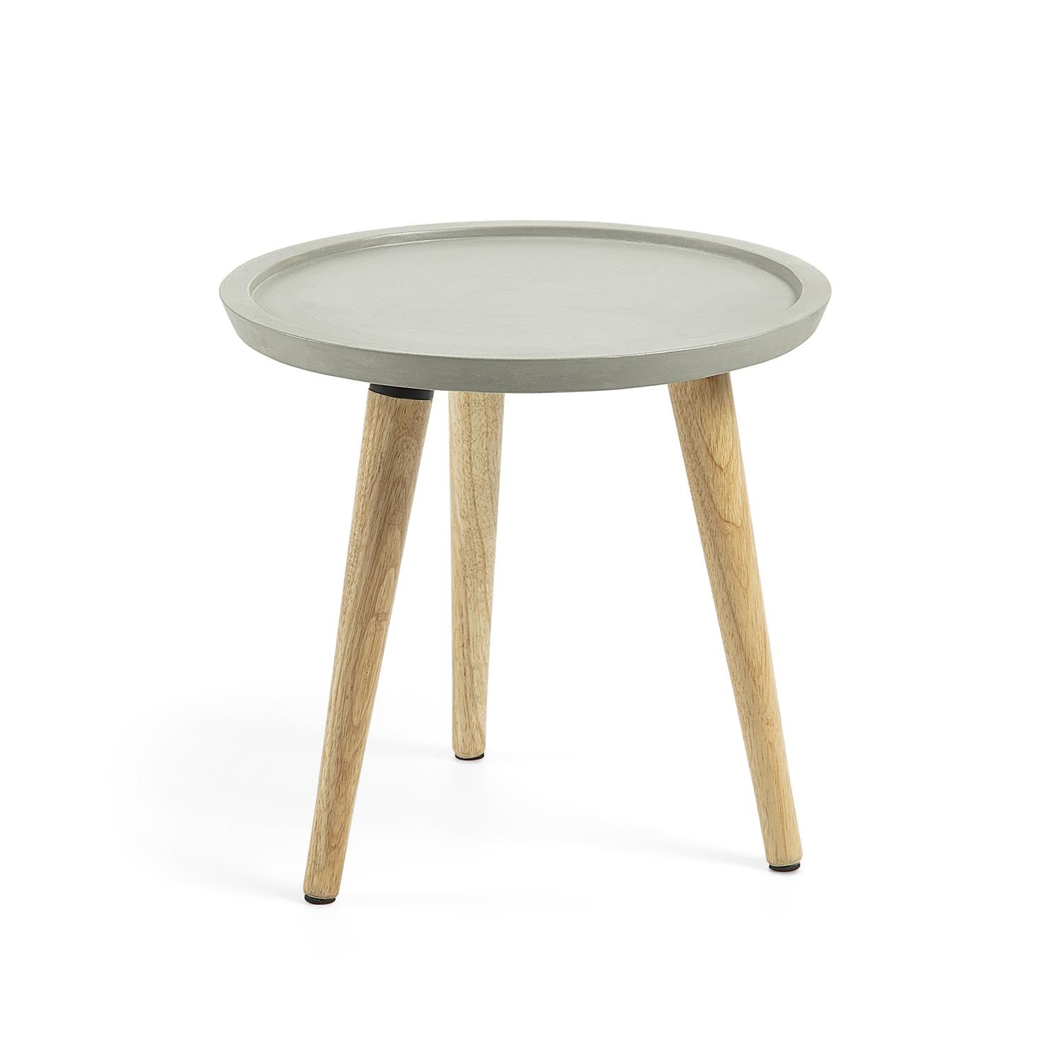 Stilvoller Lucy Beistelltisch Ø 40 cm: Zementplatte, Gummibaumholzbeine, ideal für Innen- und Aussenbereiche, zeitloses Design.