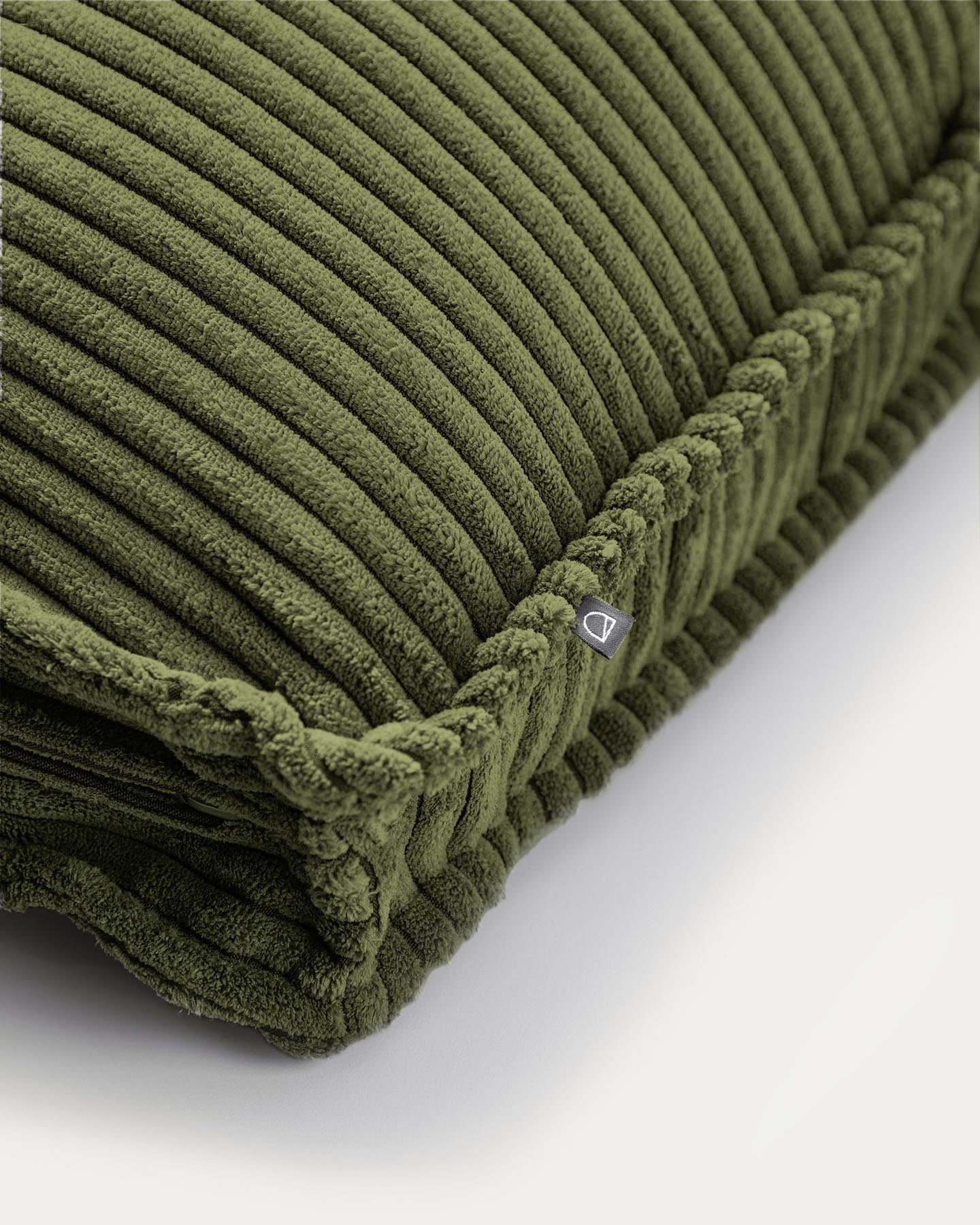 Kissen Blok, schwer entflammbar mit dickem Cord in Grün, 40 x 60 cm in Grün präsentiert im Onlineshop von KAQTU Design AG. Deko Kissen ist von Kave Home