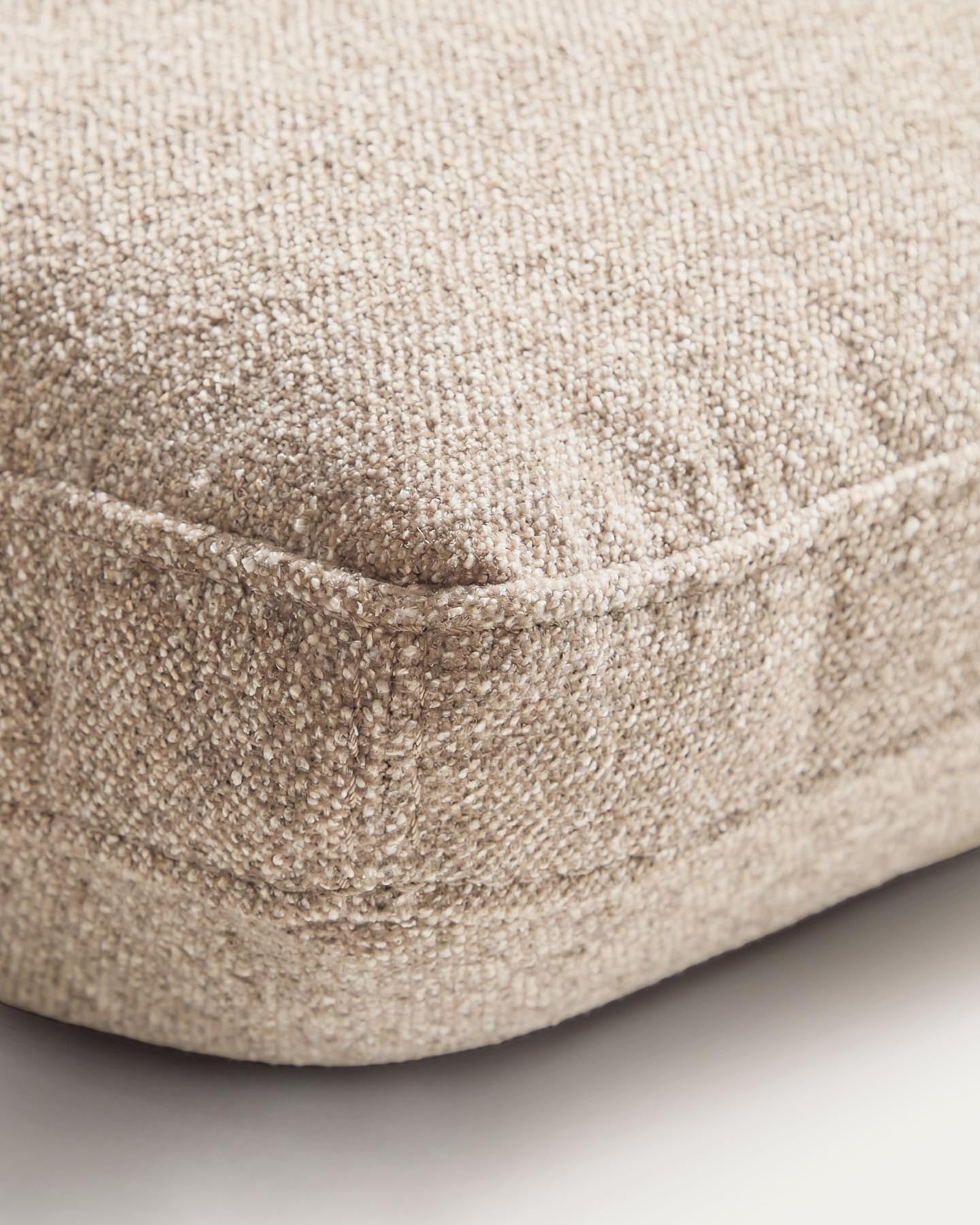 Kissen Blok in beiger Chenille, 60 x 60 cm in Beige präsentiert im Onlineshop von KAQTU Design AG. Deko Kissen ist von Kave Home
