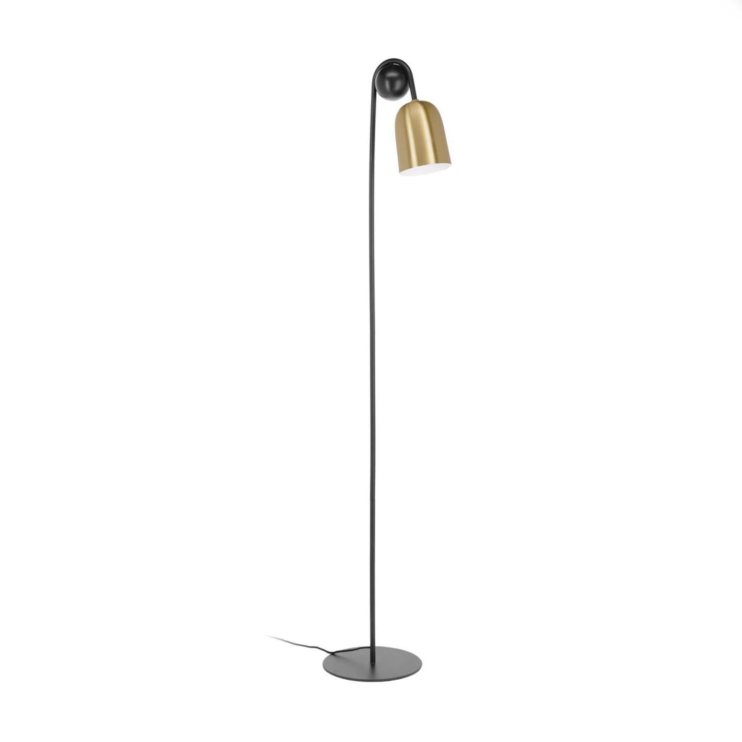 Natsumi Stehlampe in Gold, Schwarz präsentiert im Onlineshop von KAQTU Design AG. Stehleuchte ist von Kave Home