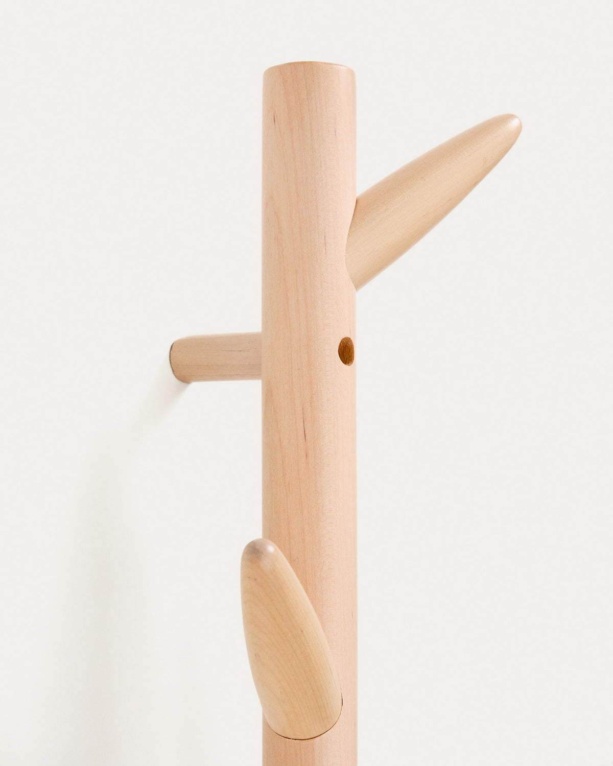 Natane Wandhaken in Natur präsentiert im Onlineshop von KAQTU Design AG. Kleiderhaken ist von Kave Home