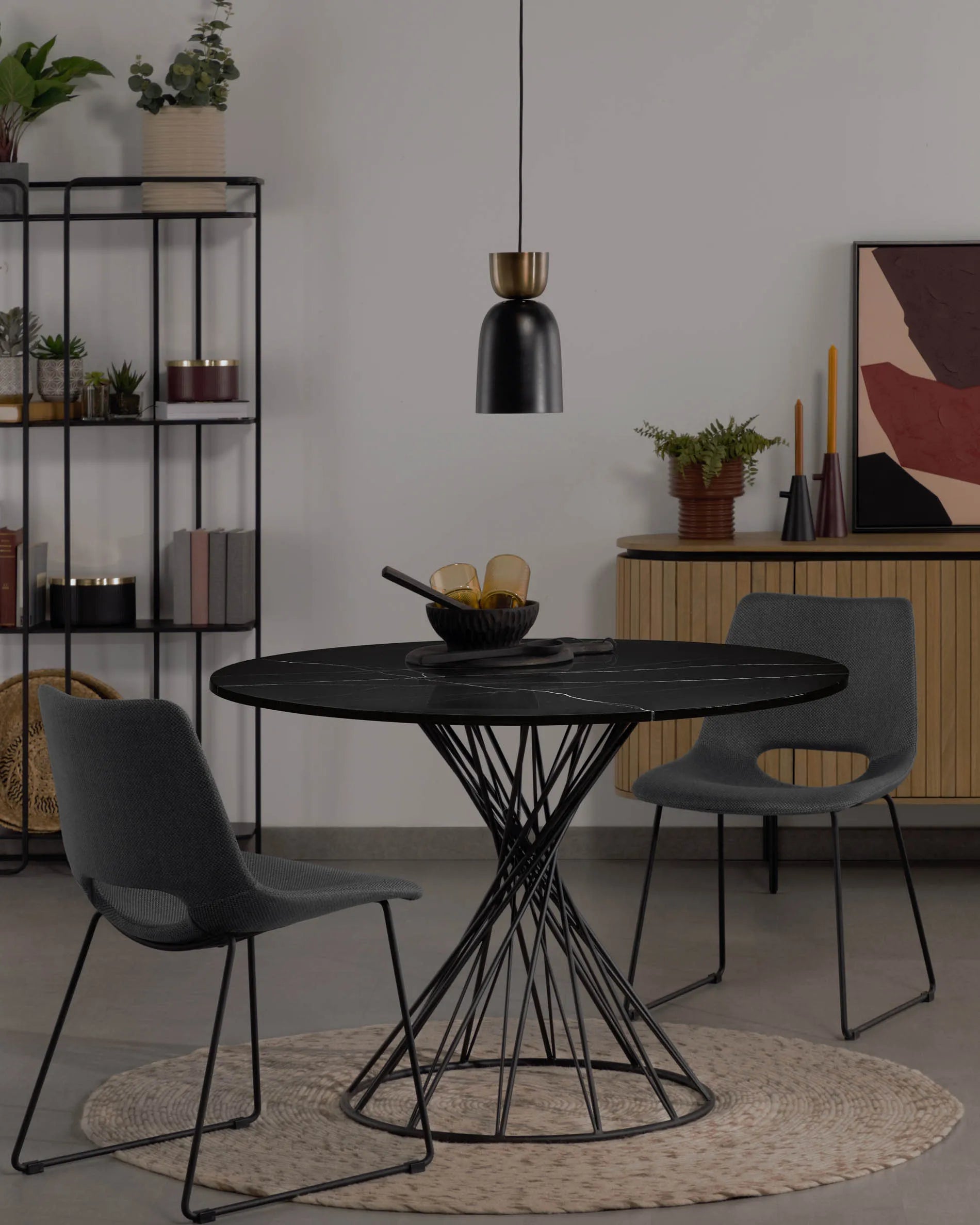 Takashi Teppich, rund, 100% Wolle, grau, Ø 150 cm. Elegantes Design, perfekt für moderne und gemütliche Wohnräume.