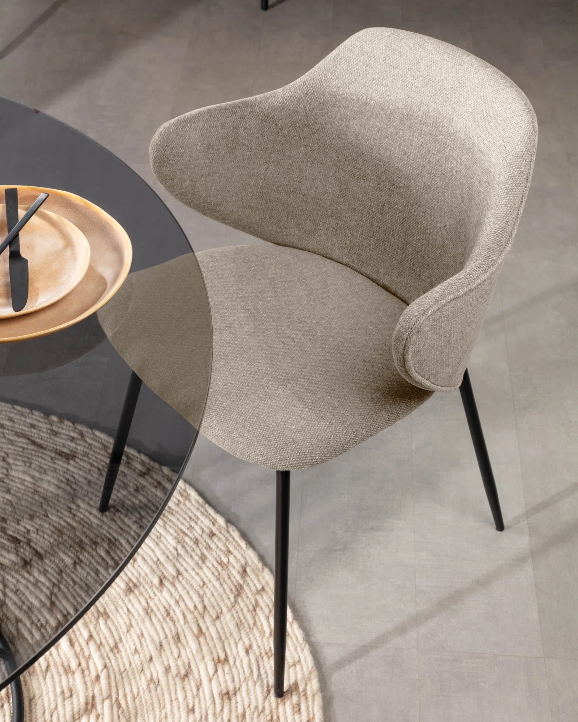 Takashi Teppich, rund, 100% Wolle, grau, Ø 150 cm. Elegantes Design, perfekt für moderne und gemütliche Wohnräume.