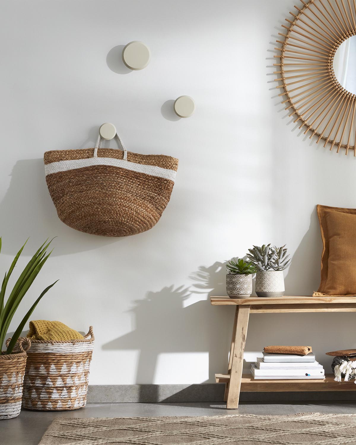 Nadua Set aus 3 Wandhaken aus Massiver Buche mit Finish in Beige in Beige präsentiert im Onlineshop von KAQTU Design AG. Kleiderhaken ist von Kave Home