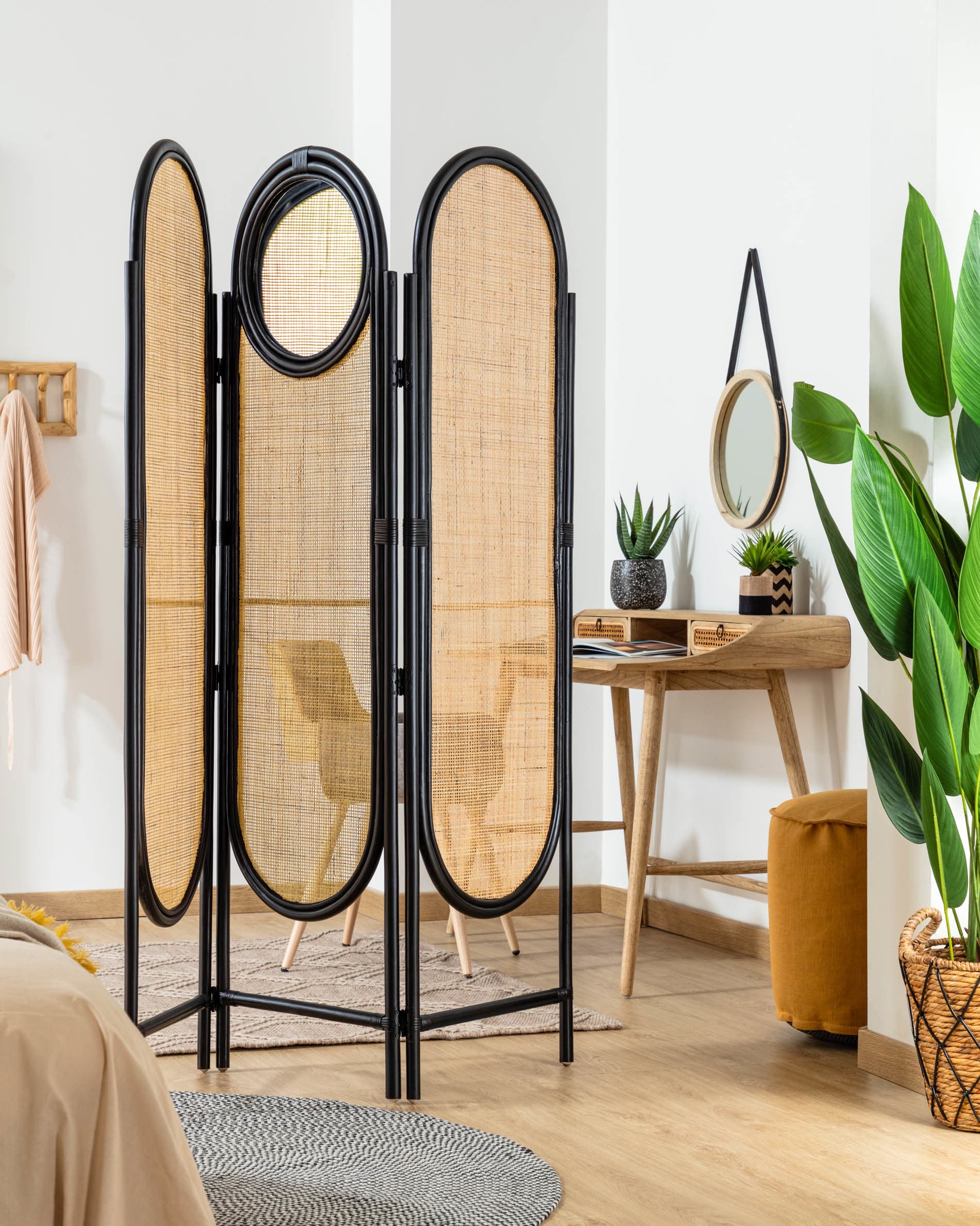Eleganter Rattan-Paravent Lalita von Kave Home, 150x180 cm, ideal für stilvolle Raumtrennung und natürliche Akzente.