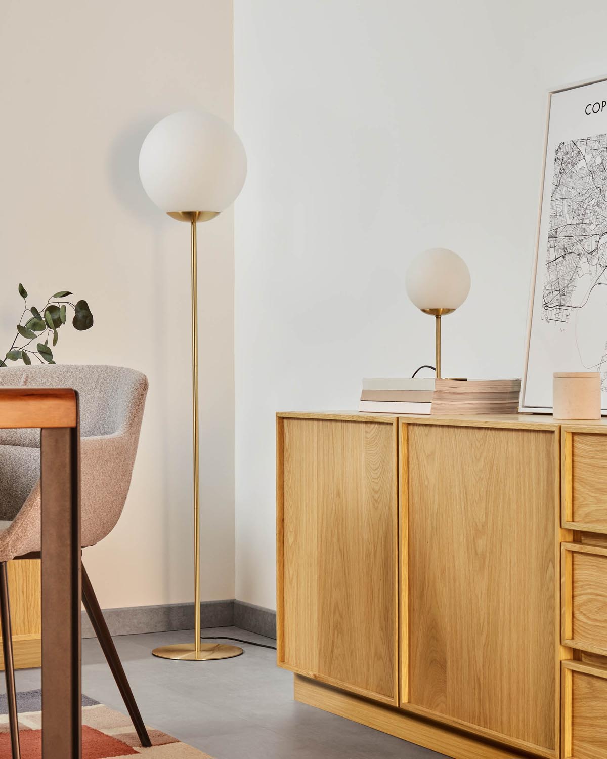 Mahala Tischlampe in Gold präsentiert im Onlineshop von KAQTU Design AG. Tischleuchte ist von Kave Home