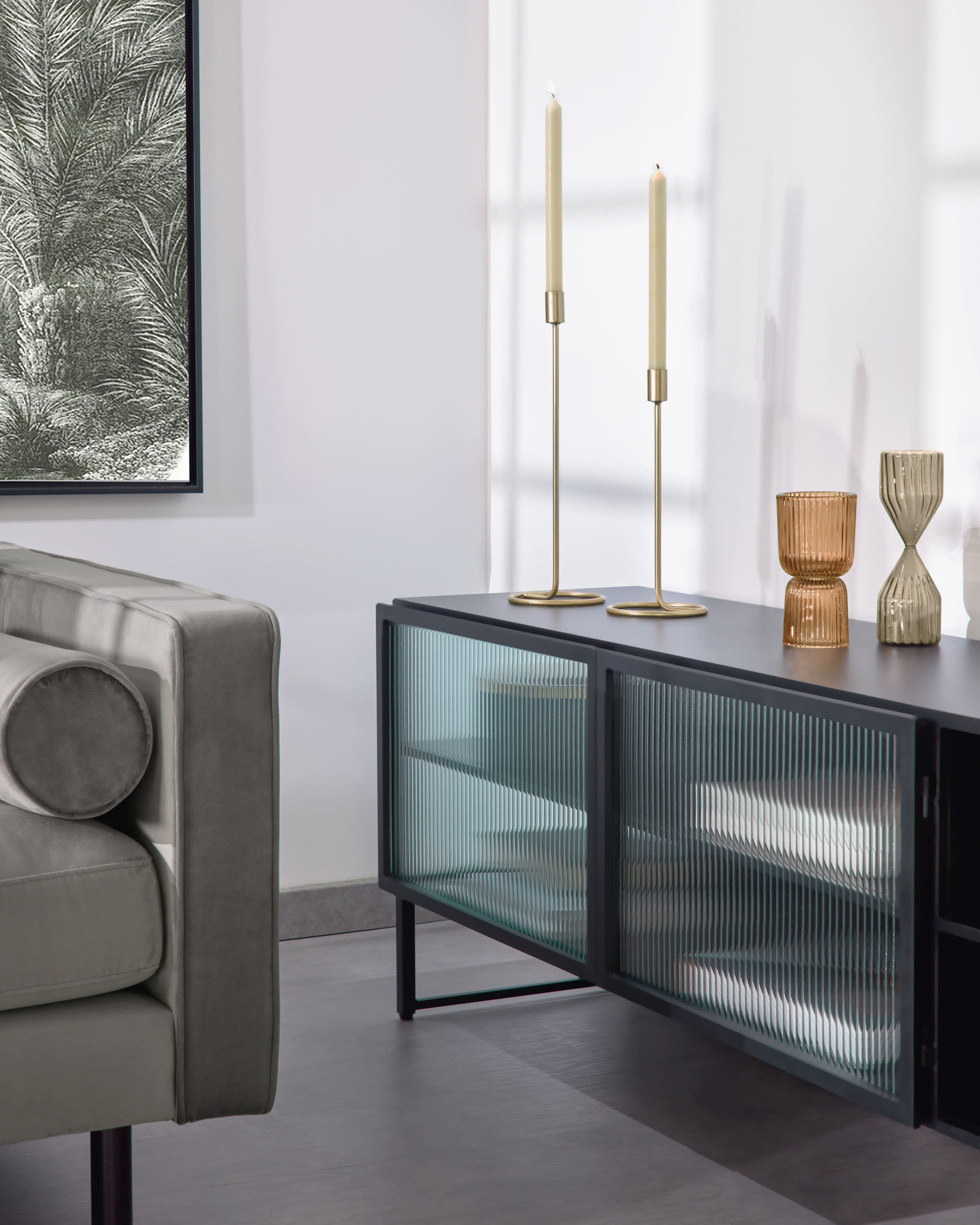 Der Babirye Kerzenhalter von Kave Home besticht durch sein elegantes Design und hochwertige Verarbeitung, ideal für stilvolle Dekoration.