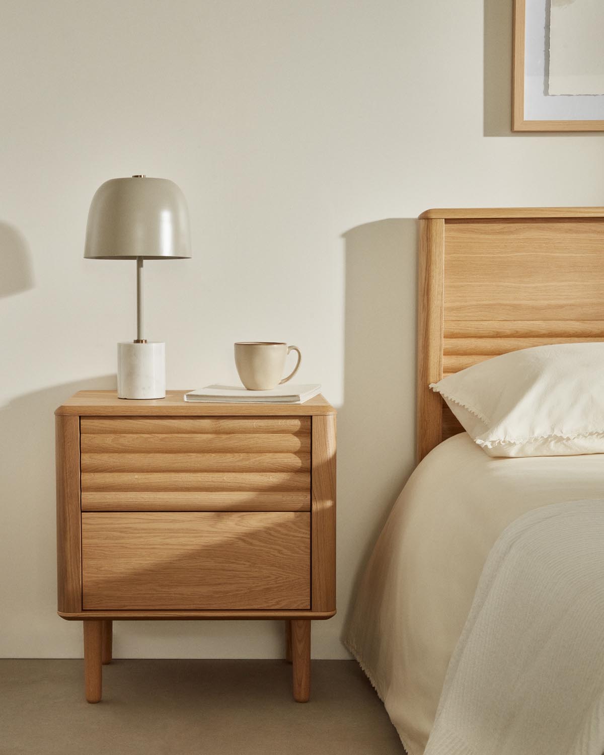 Alish Tischlampe von Kave Home: Marmorfuss trifft modernes Design.