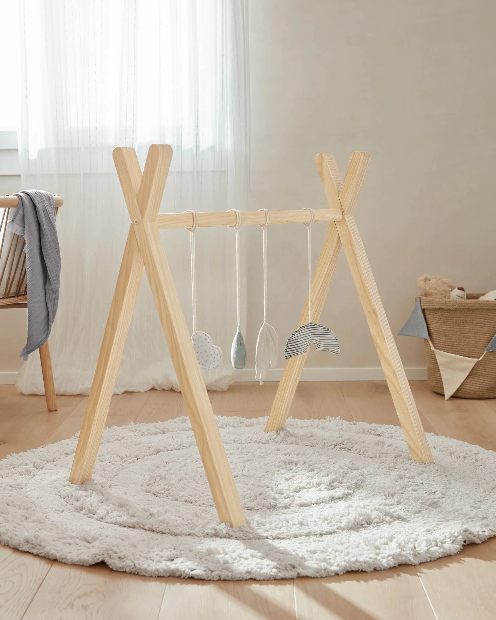 Der Babytrainer Tipi Maralis aus massivem Buchenholz fördert spielerisch die Entwicklung Ihres Kindes.