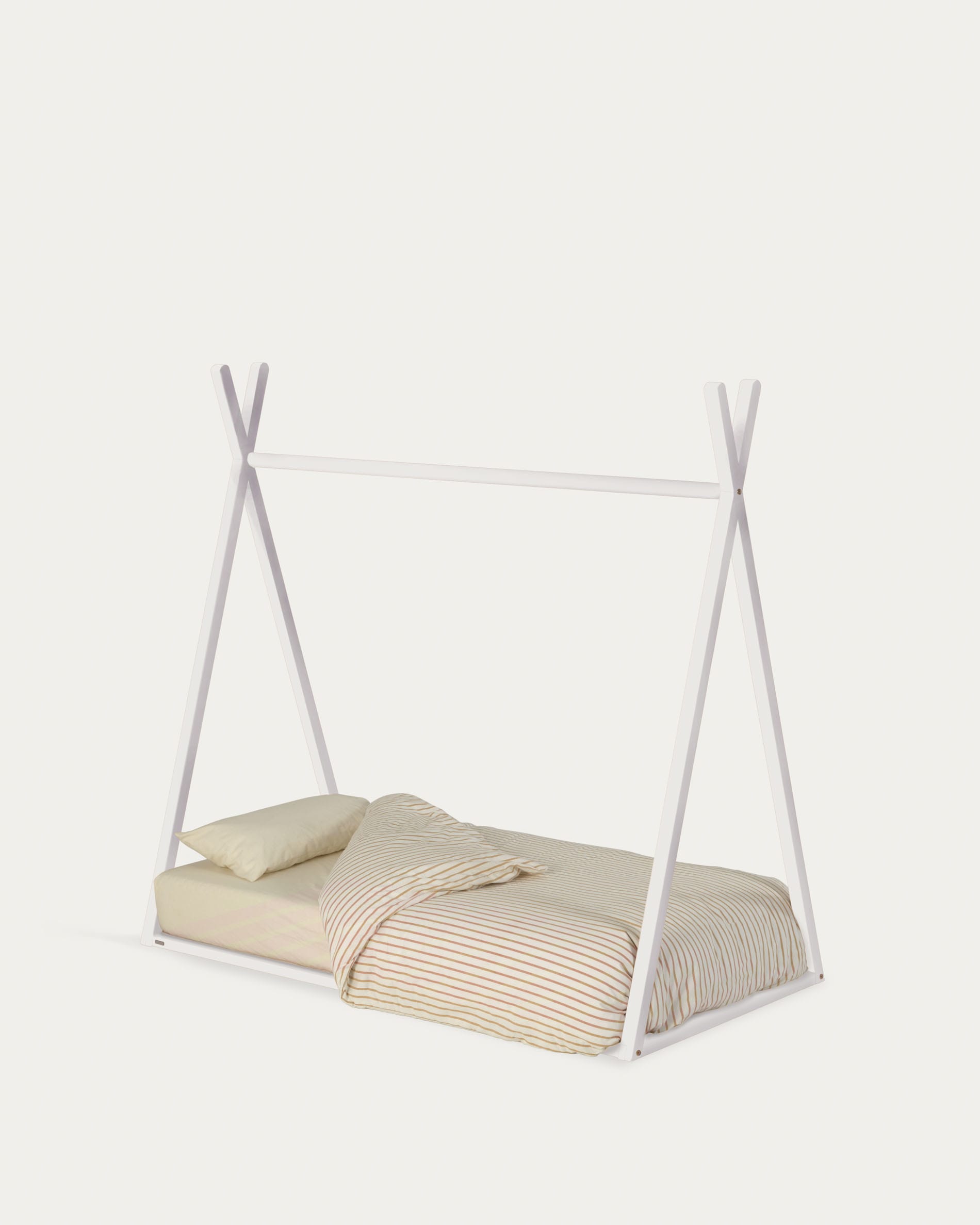 Maralis Tipi-Bett: Massives Buchenholz, weisses Finish, 70x140 cm, stilvoll, sicher, funktional, fördert Fantasie und Unabhängigkeit.