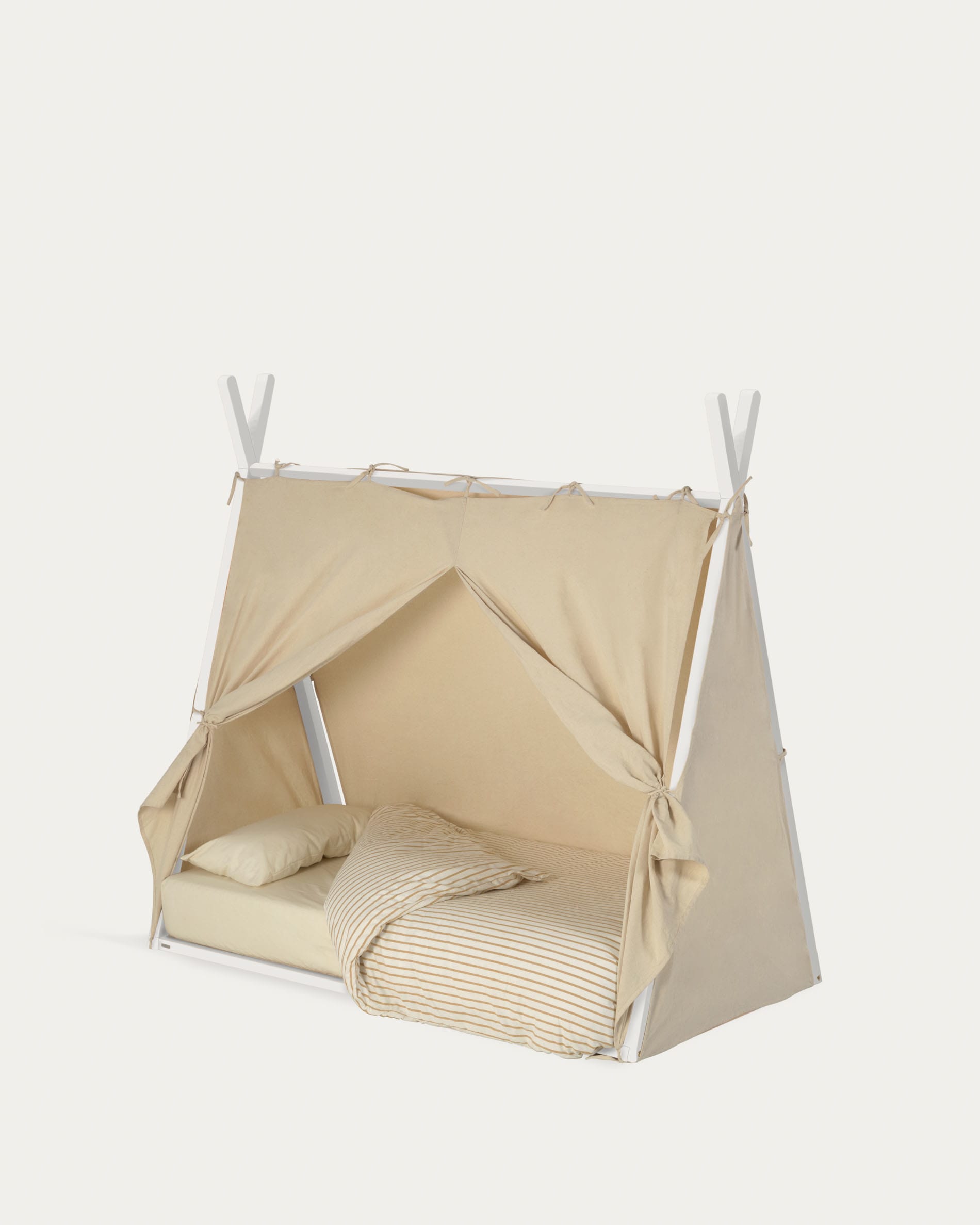 Maralis Tipi-Bett aus massiver Buche mit weißem Finish, passend für 70x140 cm Matratzen. Perfekt für moderne Kinderzimmer.