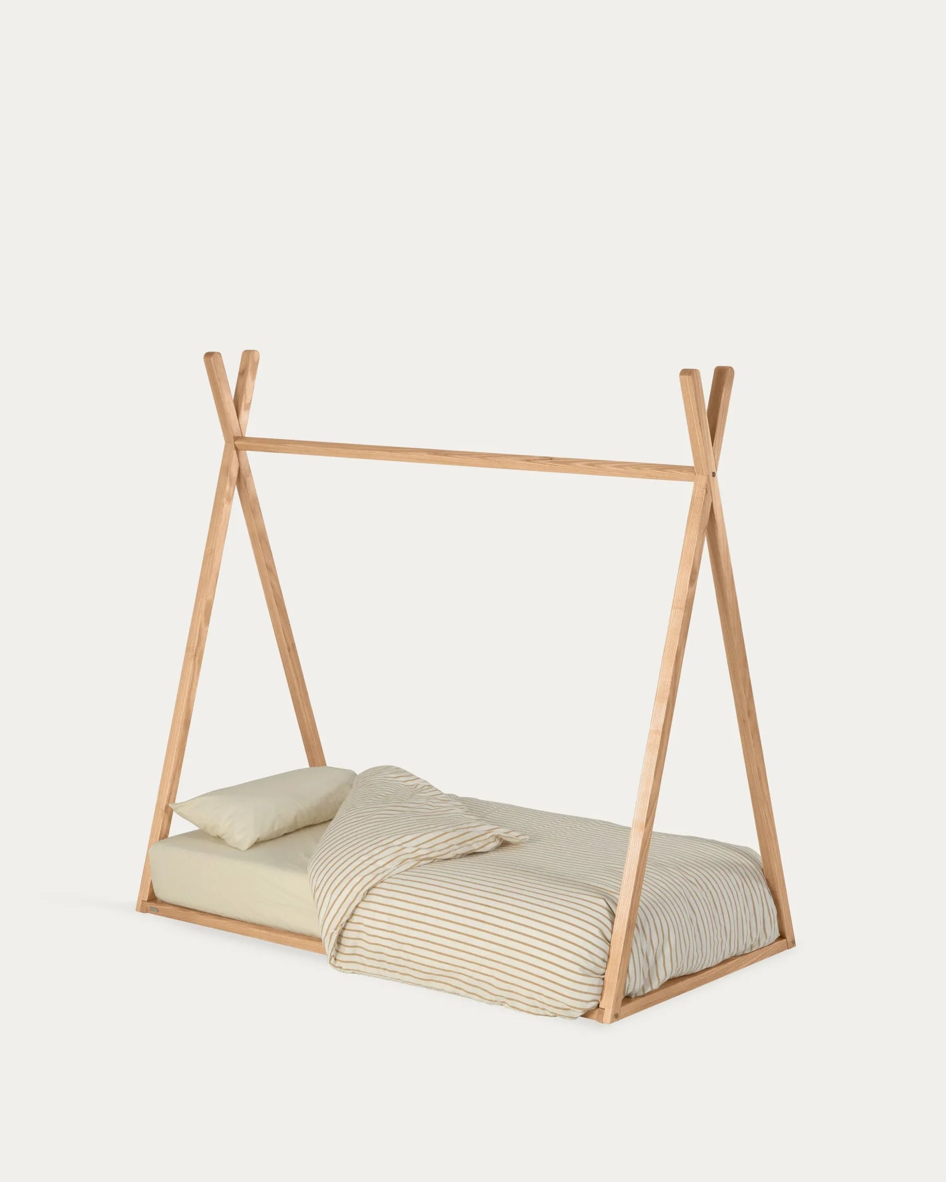 Maralis Tipi-Bett aus massiver Buche, natürliches Finish, für 70x140 cm Matratzen, stilvoll und robust, von Kave Home.