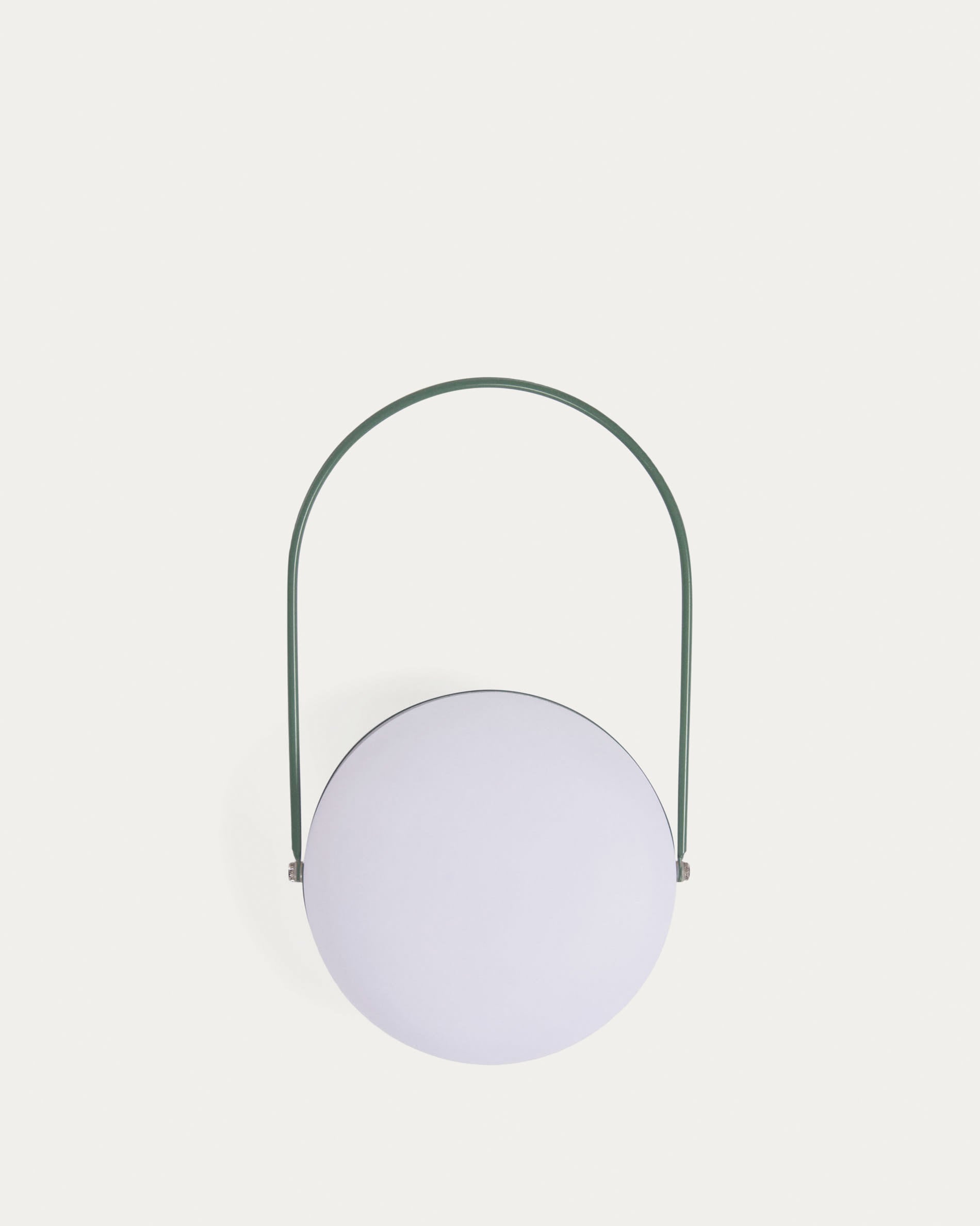 Die Tea Tischlampe von Kave Home vereint modernes Design mit Funktionalität: robustes Polyethylen, grünes Finish, kabellos und vielseitig.