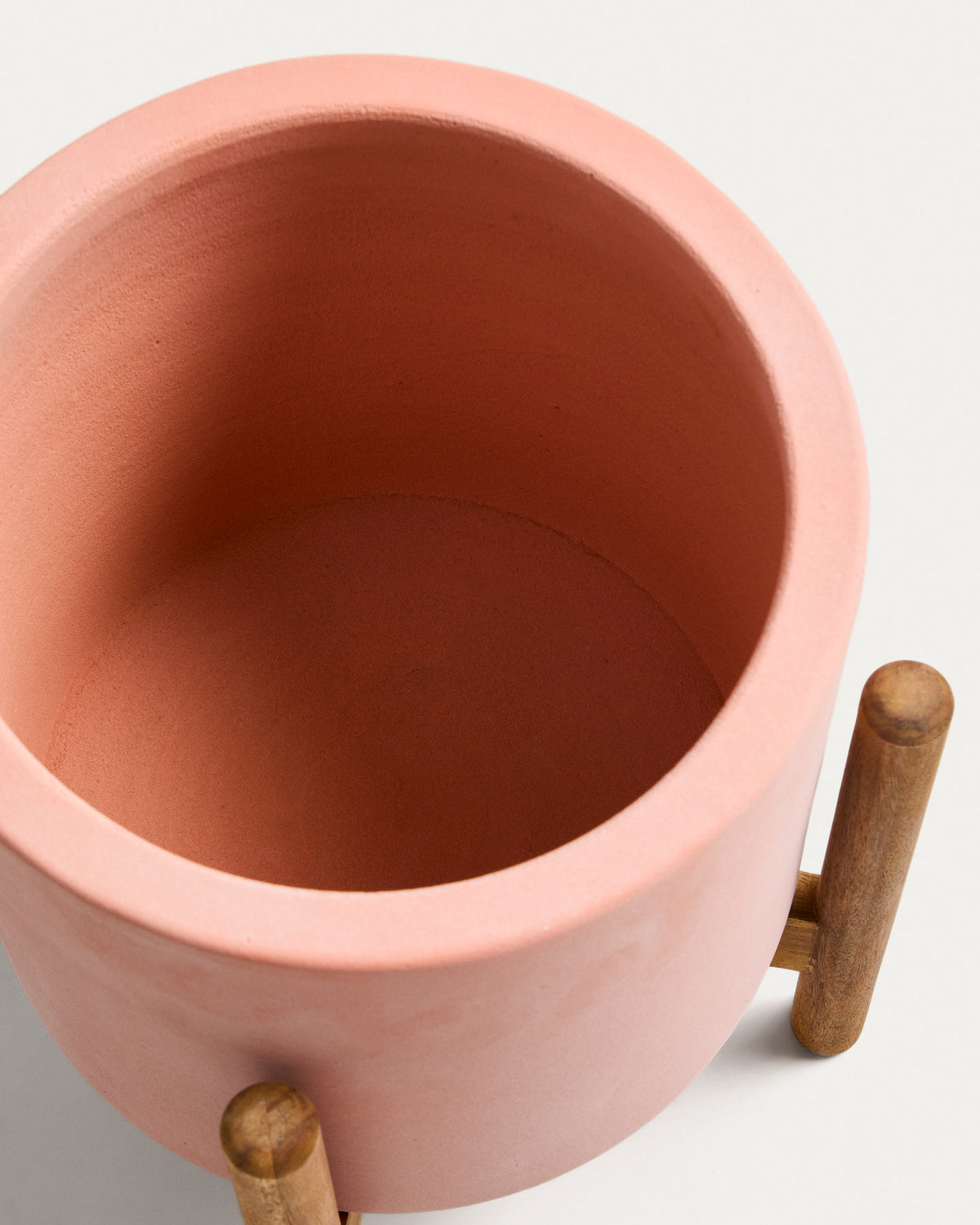 Dalva Topf aus Terrakotta Ø 26 cm in Natur präsentiert im Onlineshop von KAQTU Design AG. Pflanzentopf Outdoor ist von Kave Home