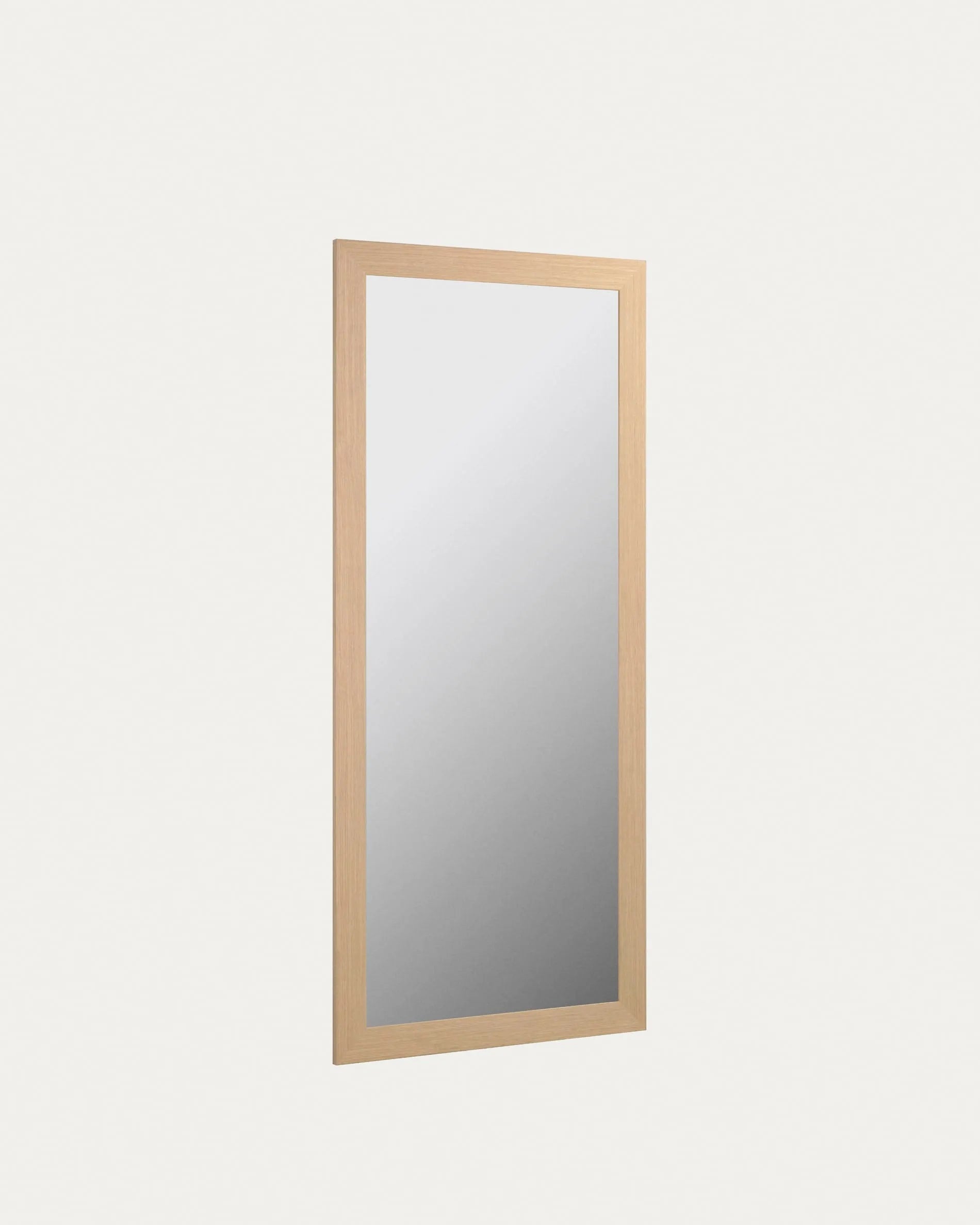 Yvaine Spiegel von Kave Home, 80,5x180,5 cm, naturbelassen, perfekt für ein modernes und elegantes Wohnambiente.