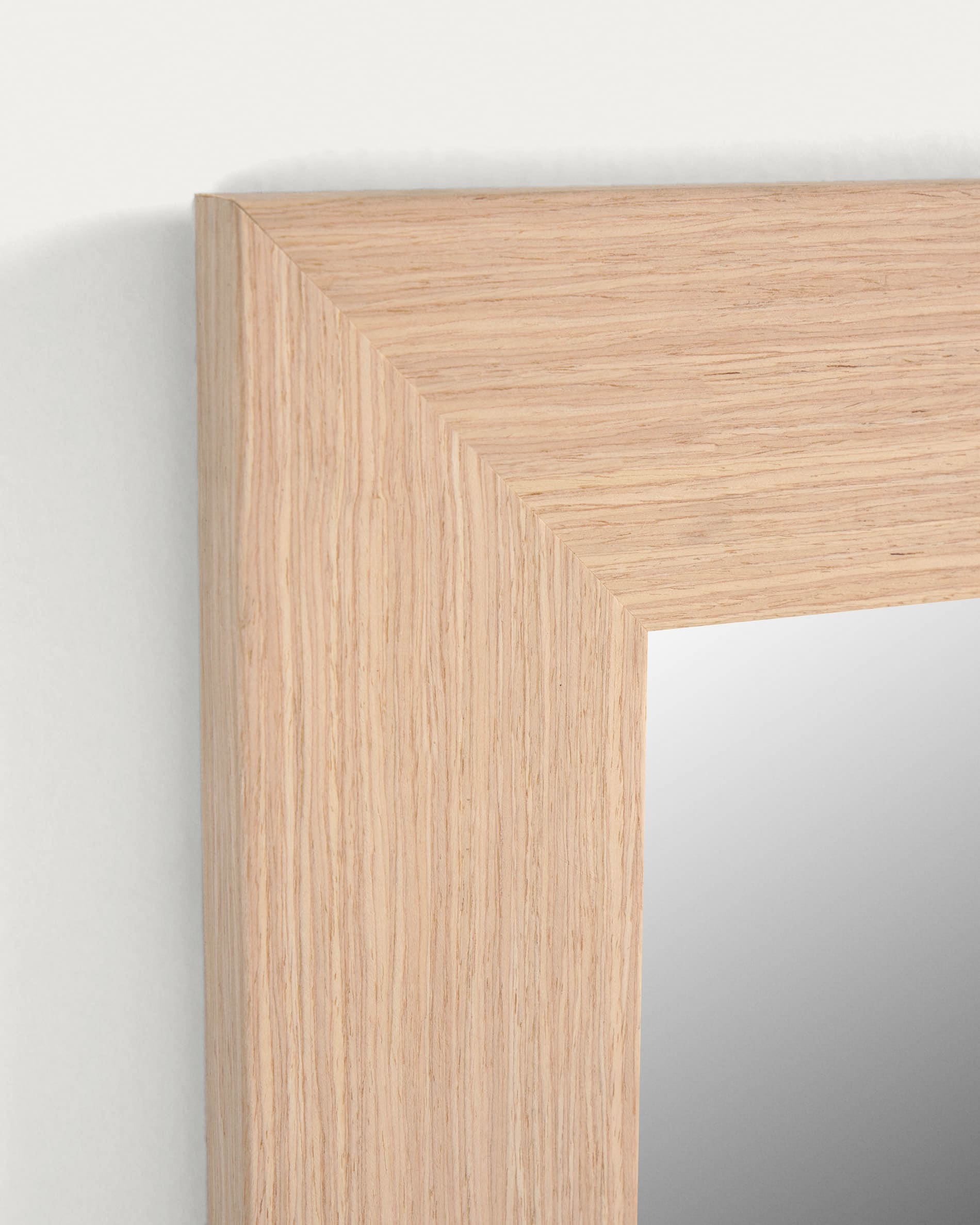Yvaine Spiegel von Kave Home, 80,5x180,5 cm, naturbelassen, ideal für stilvolle und zeitgemäße Wohnräume.
