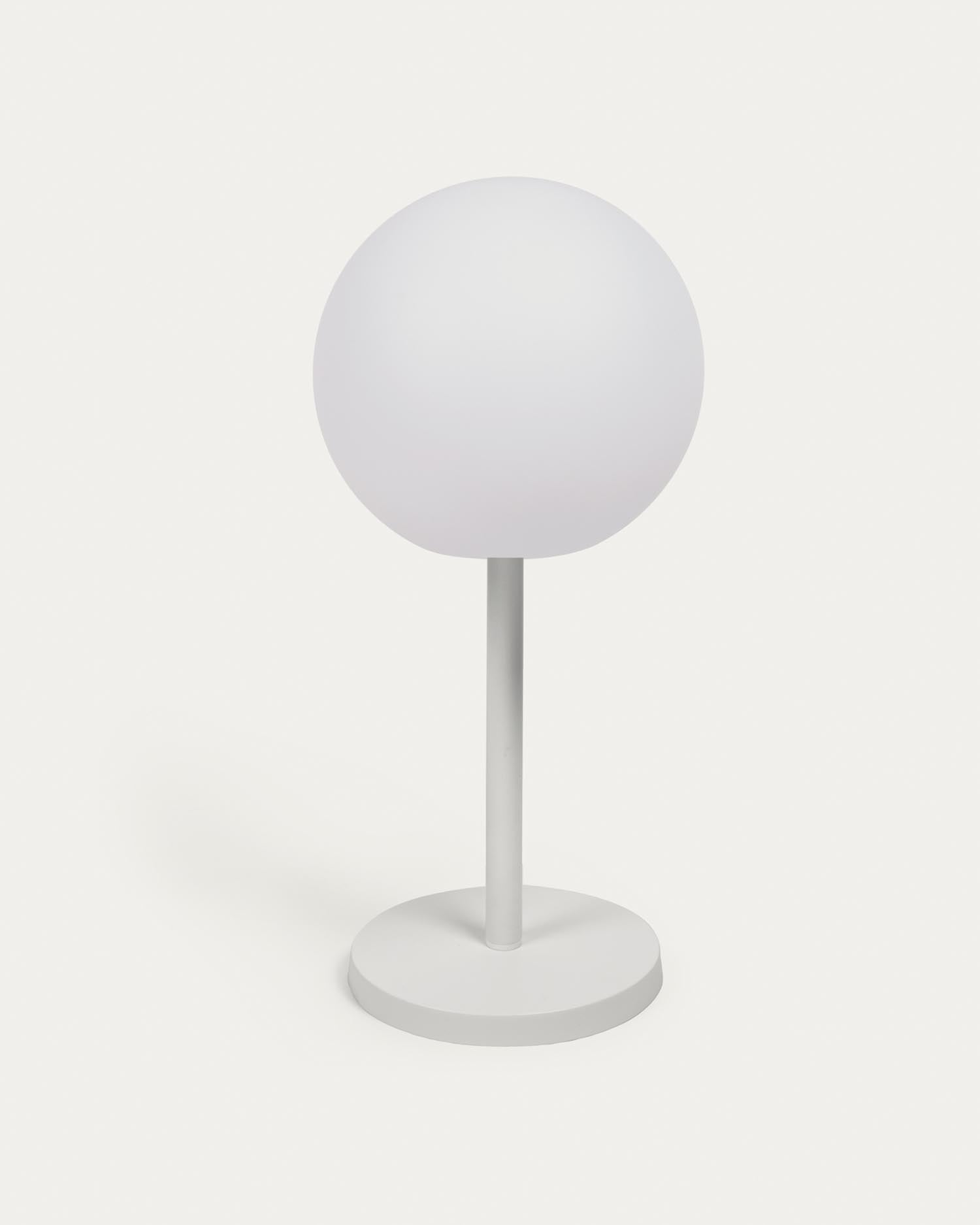 Elegante, tragbare Outdoor-Lampe aus weissem Stahl, wetterfest und ideal für stilvolle Aussenbereiche.