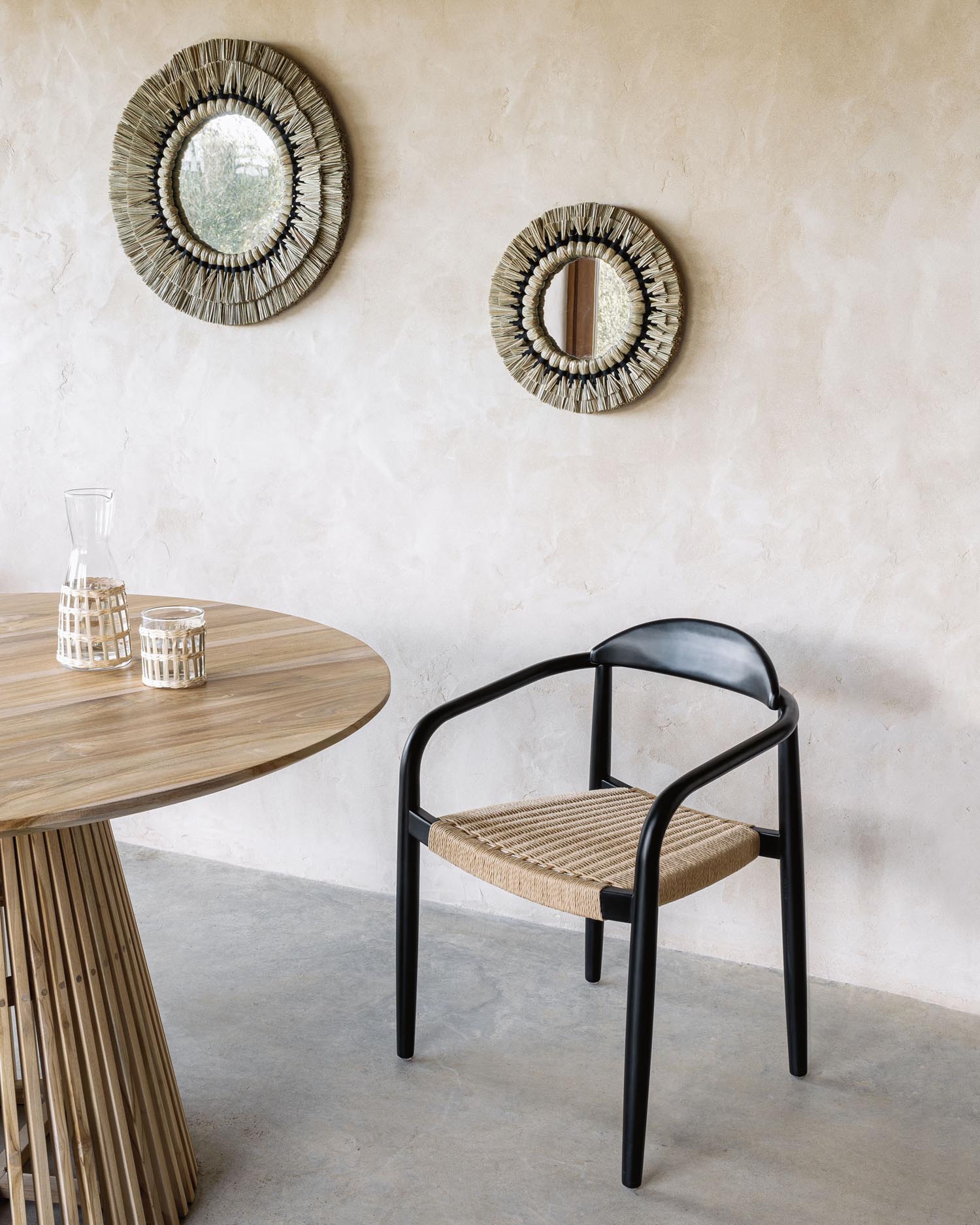 Der Akila Rundspiegel von Kave Home vereint Naturfasern und Baumwollkordel zu einem stilvollen, 60 cm grossen Designhighlight.