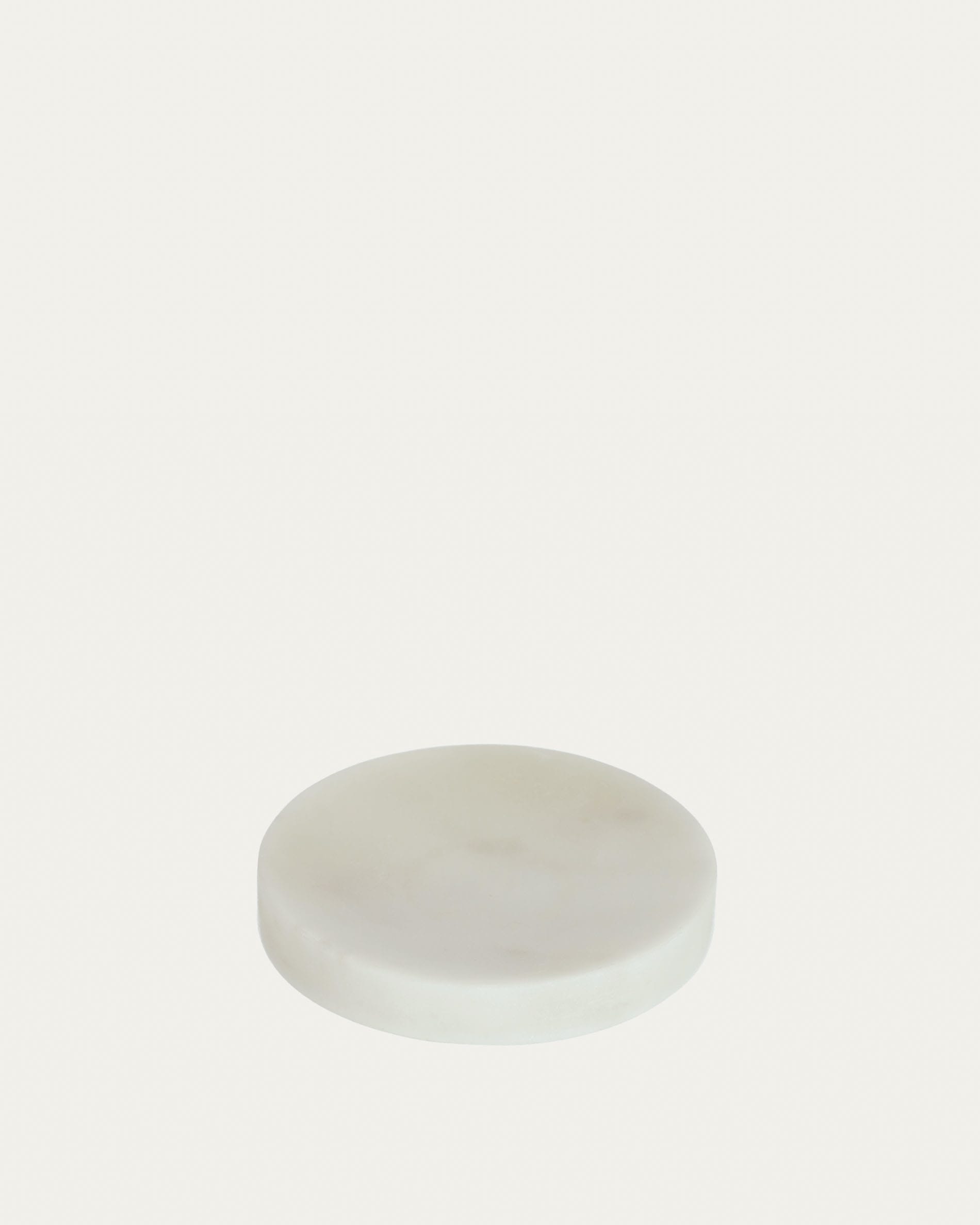 Elenei Seifenschale aus Marmor in Weiss präsentiert im Onlineshop von KAQTU Design AG. Badzubehör ist von Kave Home