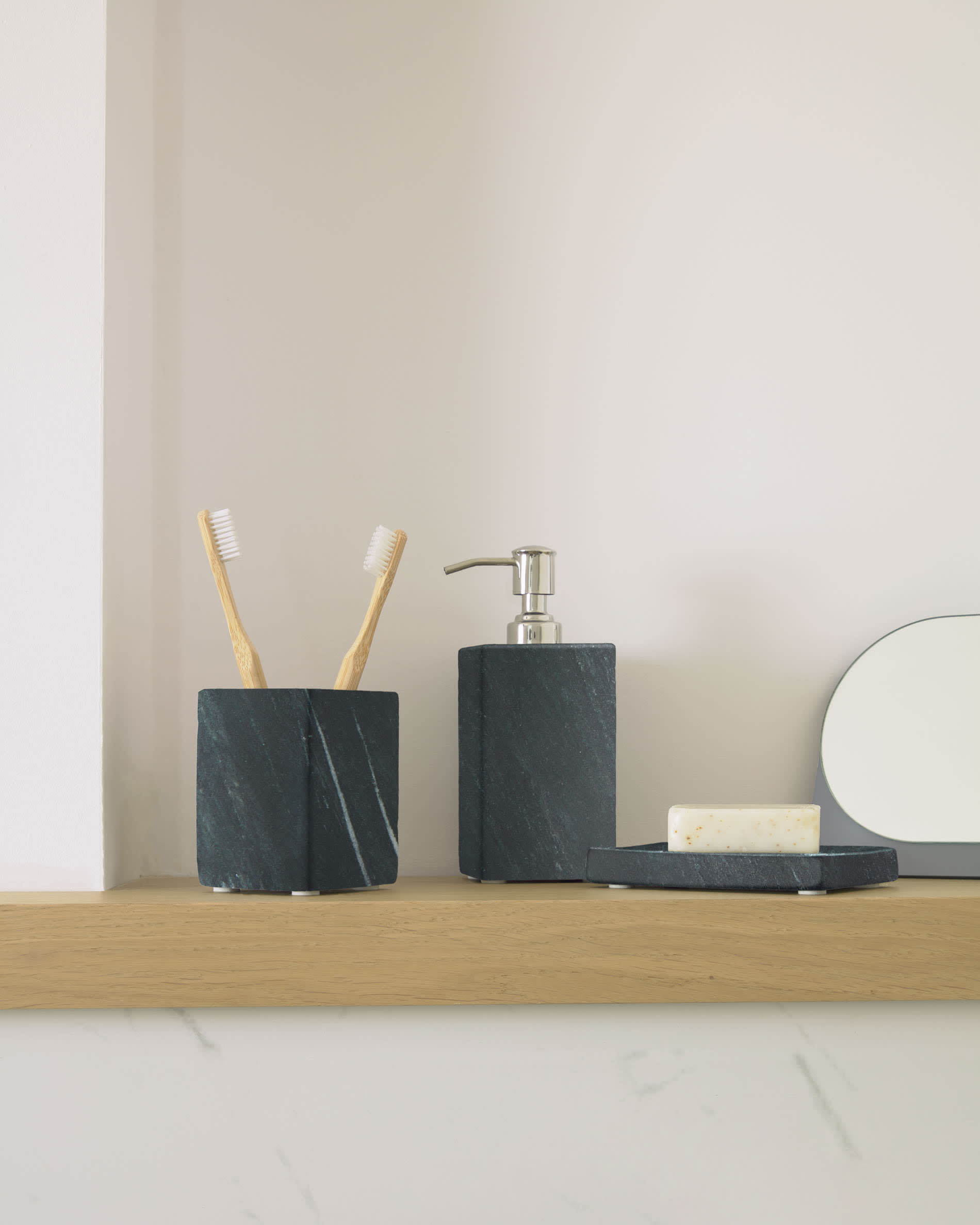 Aixa Seifenschale aus Marmor in Mehrfarbig präsentiert im Onlineshop von KAQTU Design AG. Badzubehör ist von Kave Home