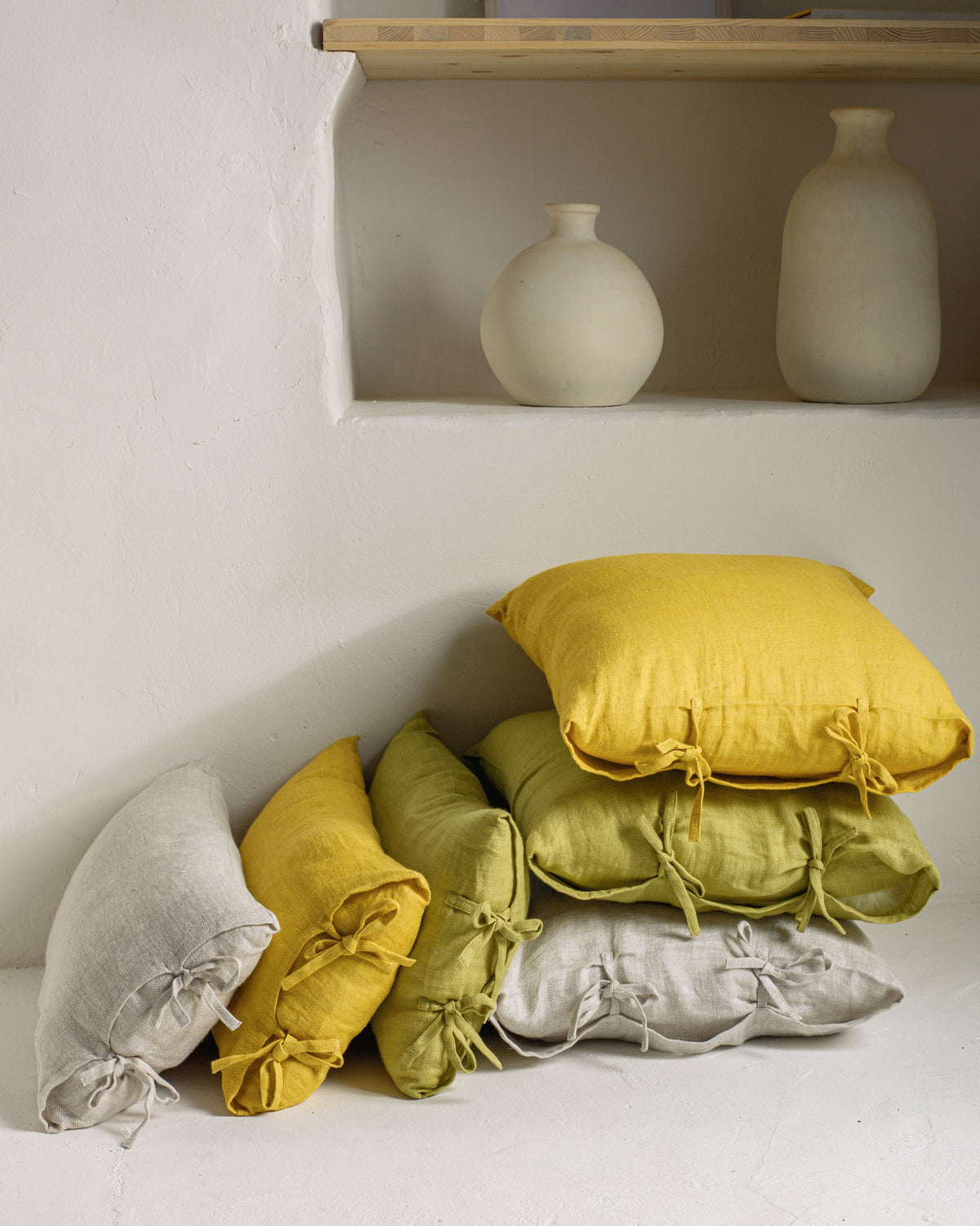Tazu Kissenbezug 100% Leinen in grün 45 x 45 cm in Grün präsentiert im Onlineshop von KAQTU Design AG. Deko Kissenbezug ist von Kave Home