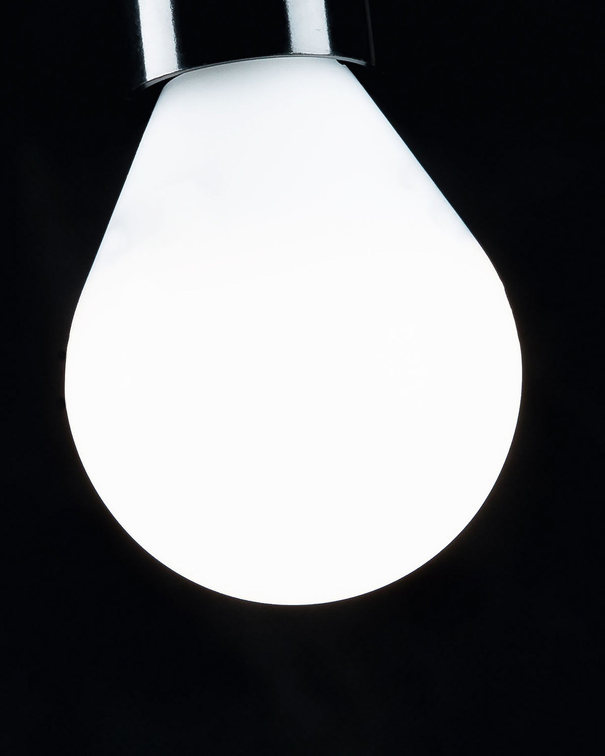 Bulb LED-Glühbirne E14 4W und 38 mm warmes Licht in Weiss präsentiert im Onlineshop von KAQTU Design AG. Leuchtmittel ist von Kave Home