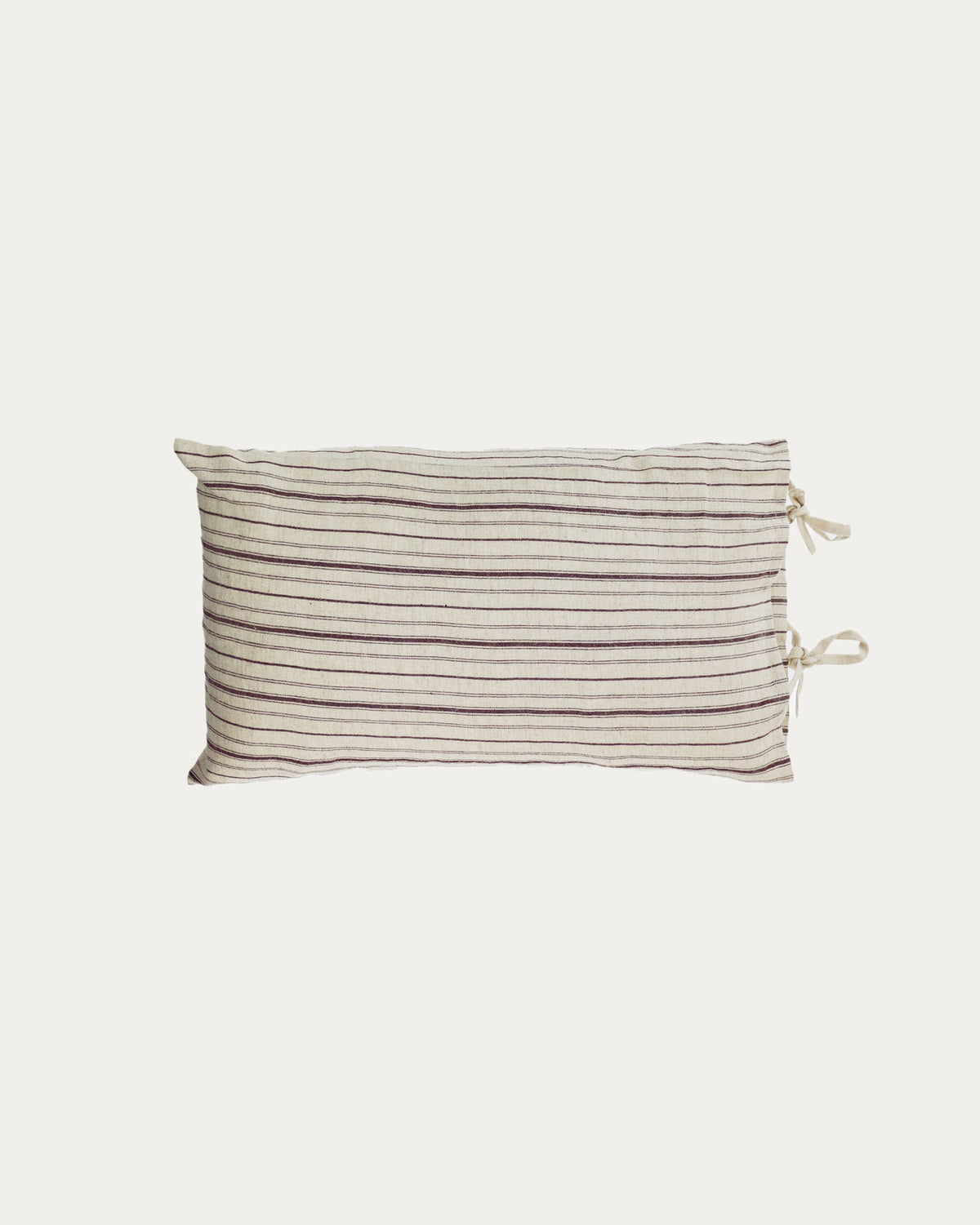 Kissenbezug Etna 100% Baumwolle braun gestreift 30 x 50 cm in Beige, Braun präsentiert im Onlineshop von KAQTU Design AG. Deko Kissenbezug ist von Kave Home
