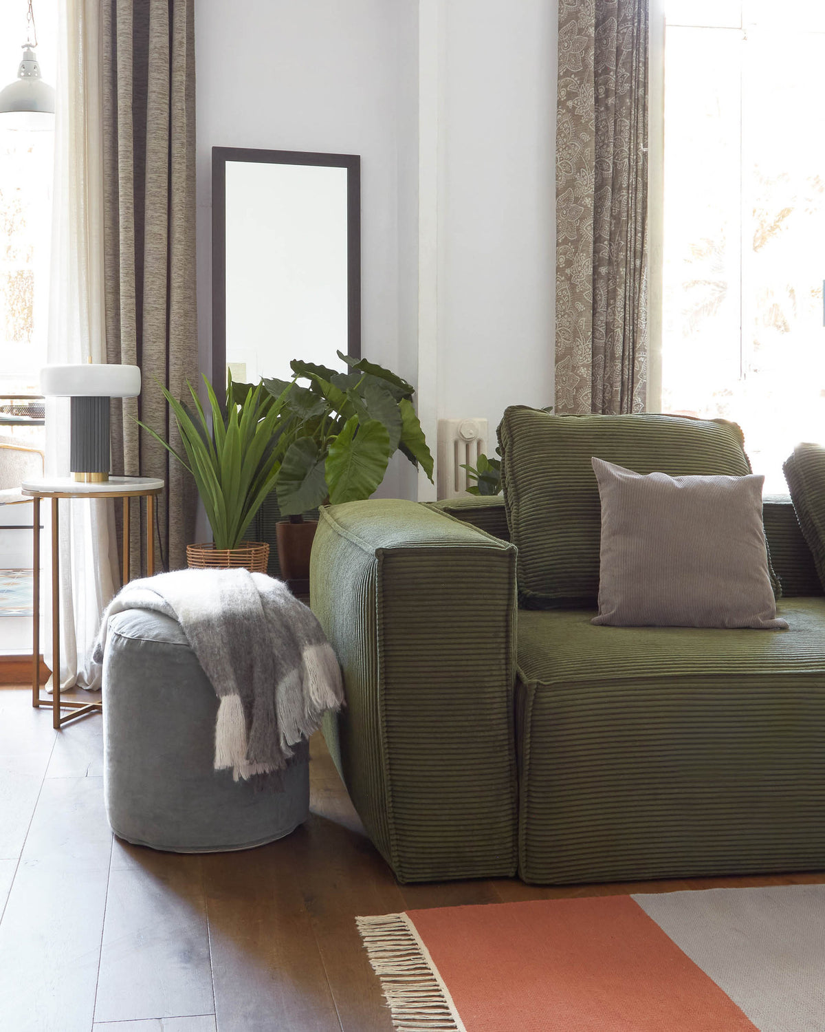 Runder Pouf Brunetta aus Samt dunkeltürkis Ø 40 cm in Türkis präsentiert im Onlineshop von KAQTU Design AG. Pouf ist von Kave Home