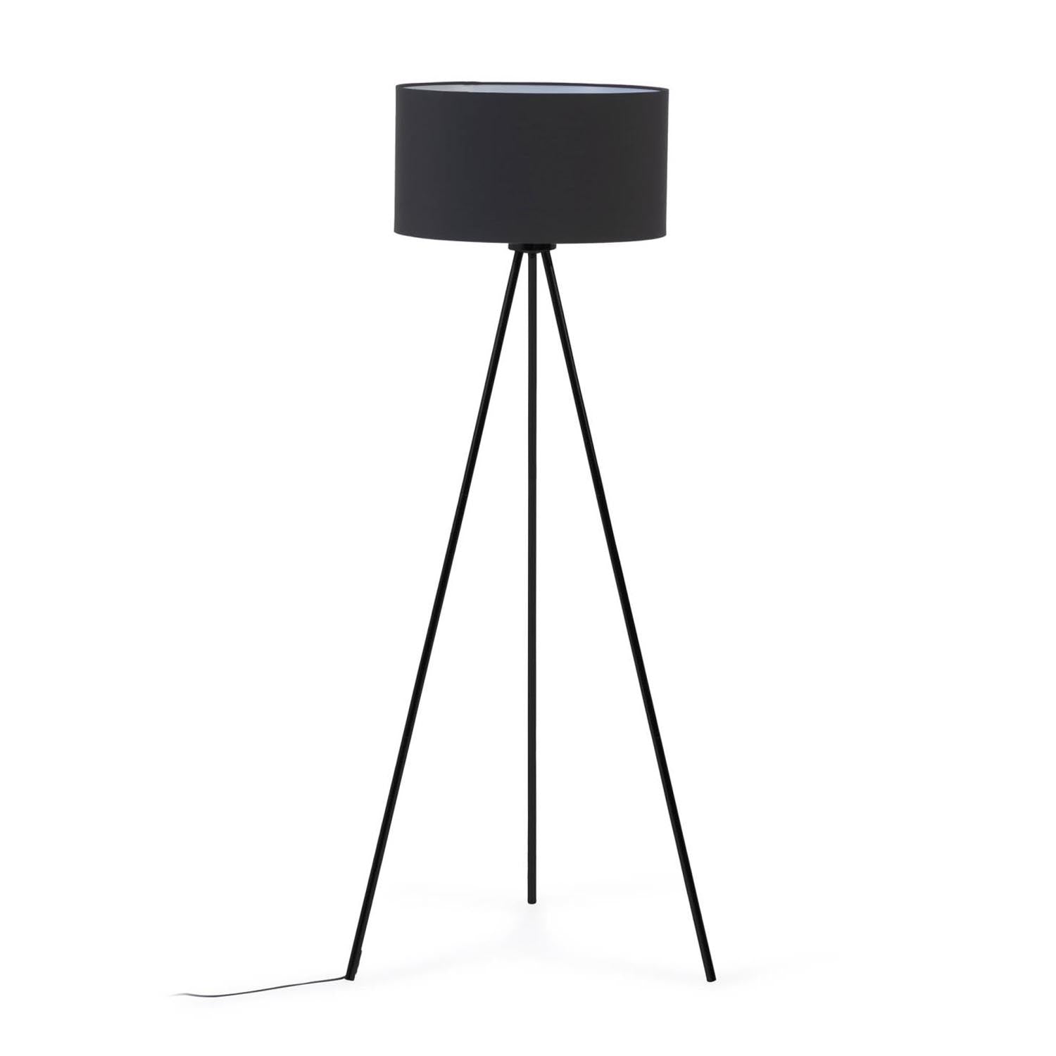 Elegante schwarze Ikia Stehlampe von Kave Home: Dreibeiniges Design, Metall & Textil, ideal für moderne Wohnräume.