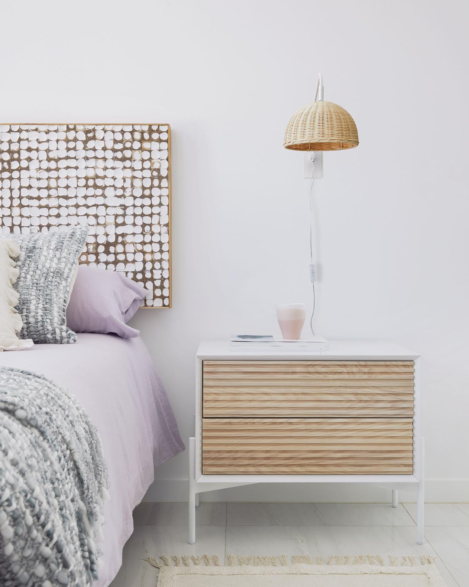 Damila Wandleuchte aus schwarzem Metall und Rattan