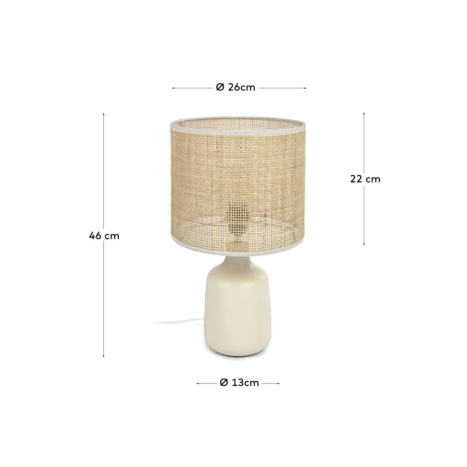 Die Erna Tischlampe von Kave Home vereint stilvolle Keramik und natürlichen Bambus, ideal für ein harmonisches Wohnambiente.
