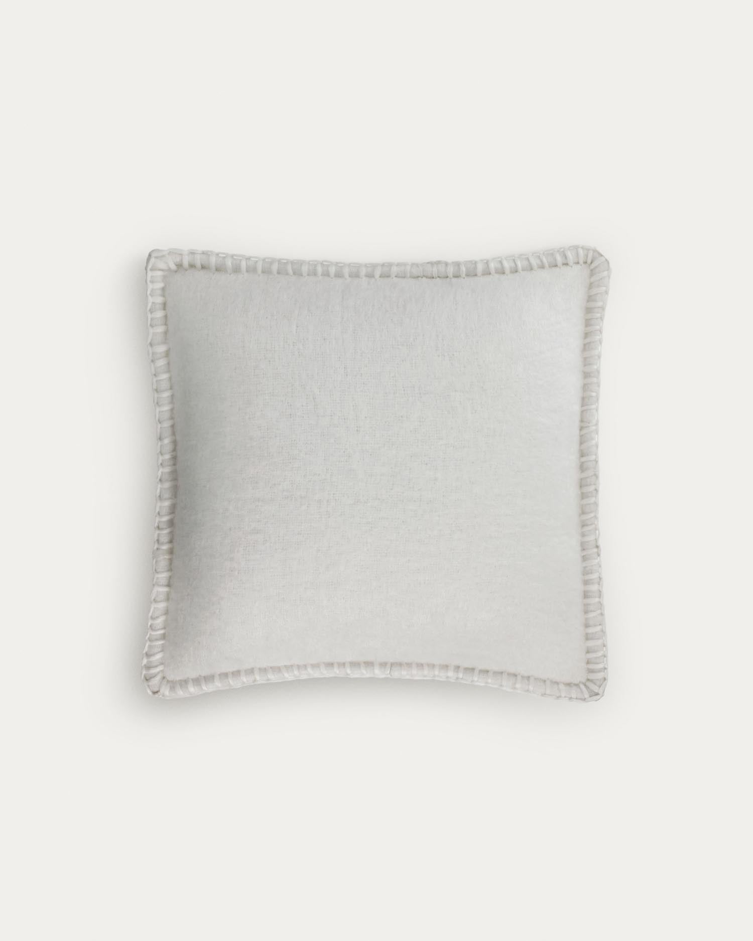 Augustina Bezug weiss 45 x 45 cm in Weiss präsentiert im Onlineshop von KAQTU Design AG. Deko Kissenbezug ist von Kave Home