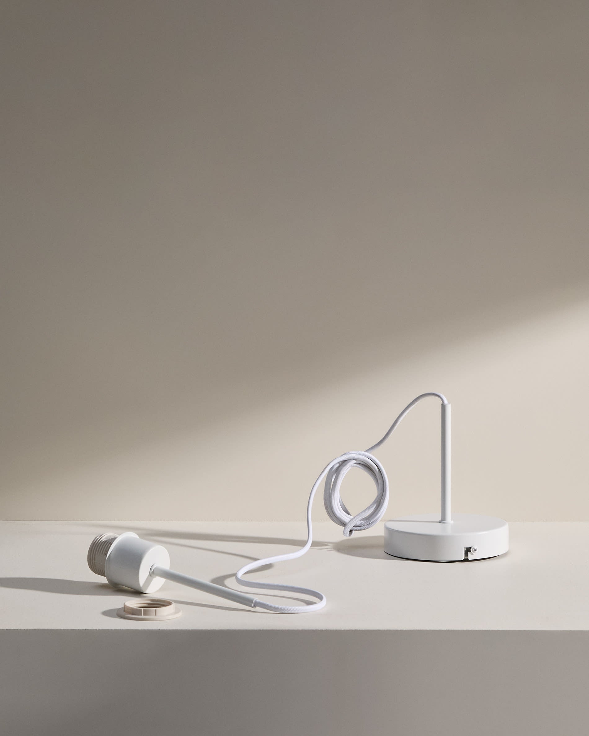 Deckenlampenfassung für Lampe Fulvia aus Metall weiss 150 cm in Weiss präsentiert im Onlineshop von KAQTU Design AG. Deckenleuchte ist von Kave Home