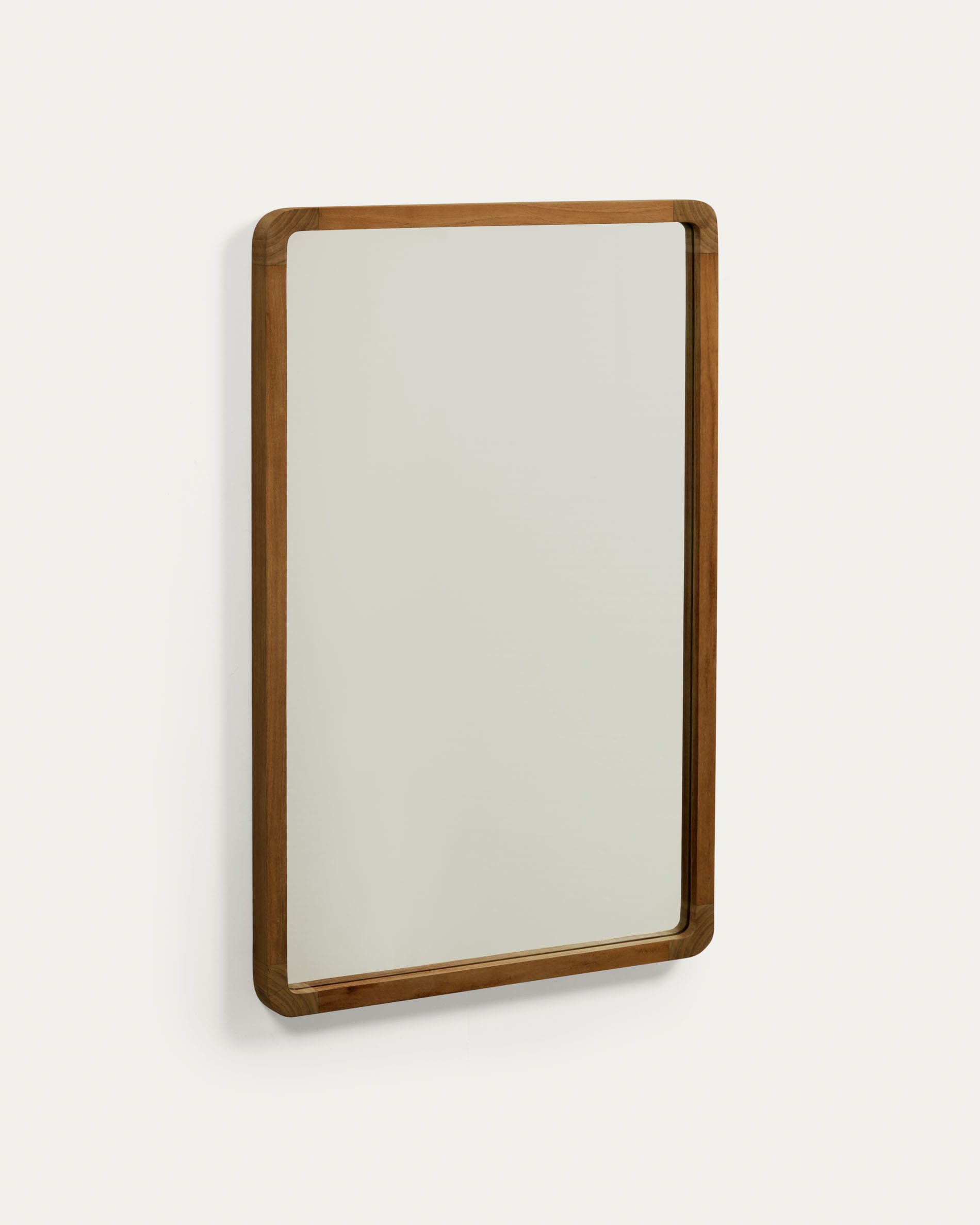 Eleganter Shamel Spiegel aus massivem Teakholz mit edlem Nussholzfinish, 45x70 cm, von Kave Home – stilvoll und hochwertig.