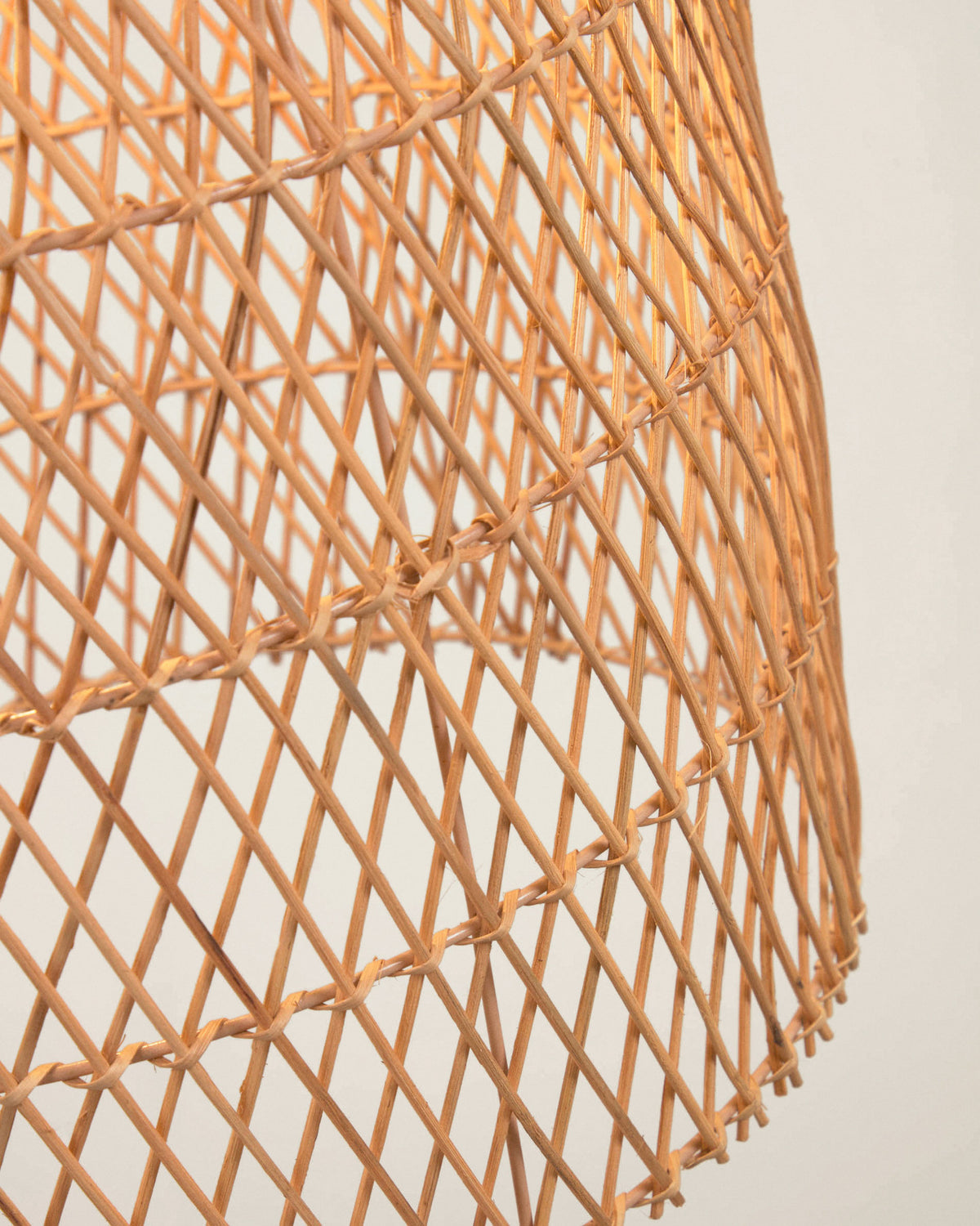 Lampenschirm für die Lampe Domitila Rattan mit natürlichem Finish Ø 44 cm in Natur präsentiert im Onlineshop von KAQTU Design AG. Lampenschirm ist von Kave Home