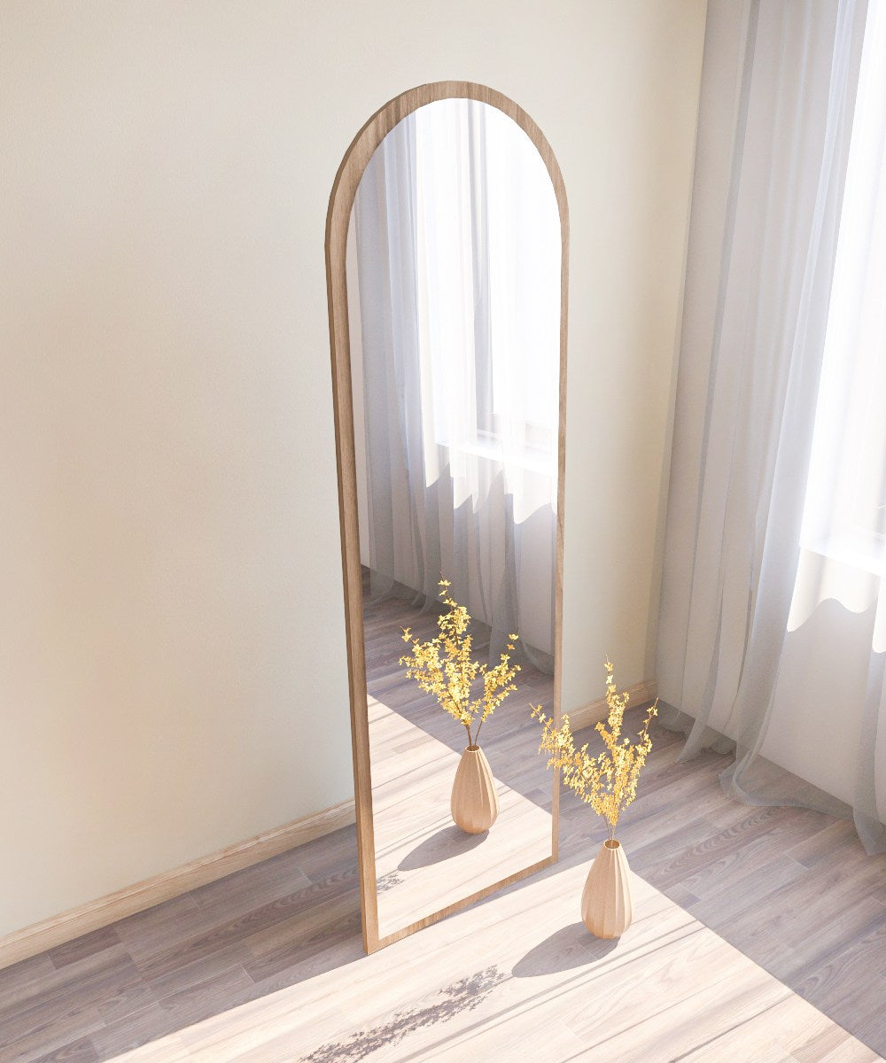 Emma Spiegel - Walnuss in Walnuss präsentiert im Onlineshop von KAQTU Design AG. Wandspiegel ist von Hanah Home
