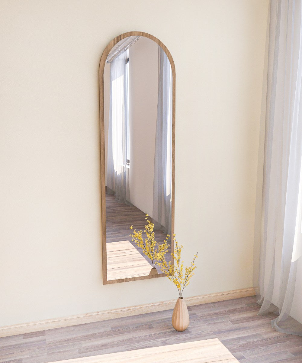 Emma Spiegel - Walnuss in Walnuss präsentiert im Onlineshop von KAQTU Design AG. Wandspiegel ist von Hanah Home
