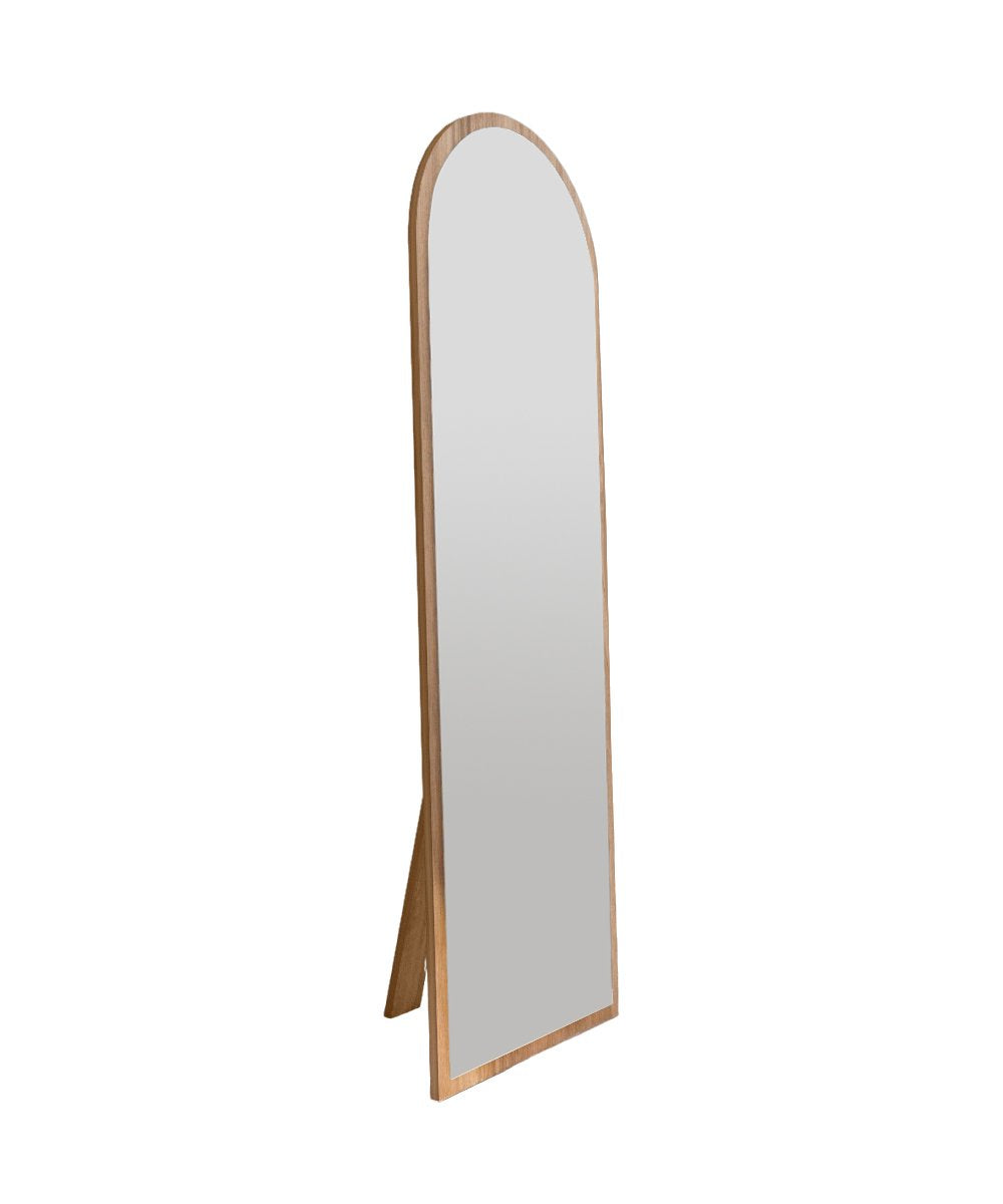 Emma Spiegel - Walnuss in Walnuss präsentiert im Onlineshop von KAQTU Design AG. Wandspiegel ist von Hanah Home